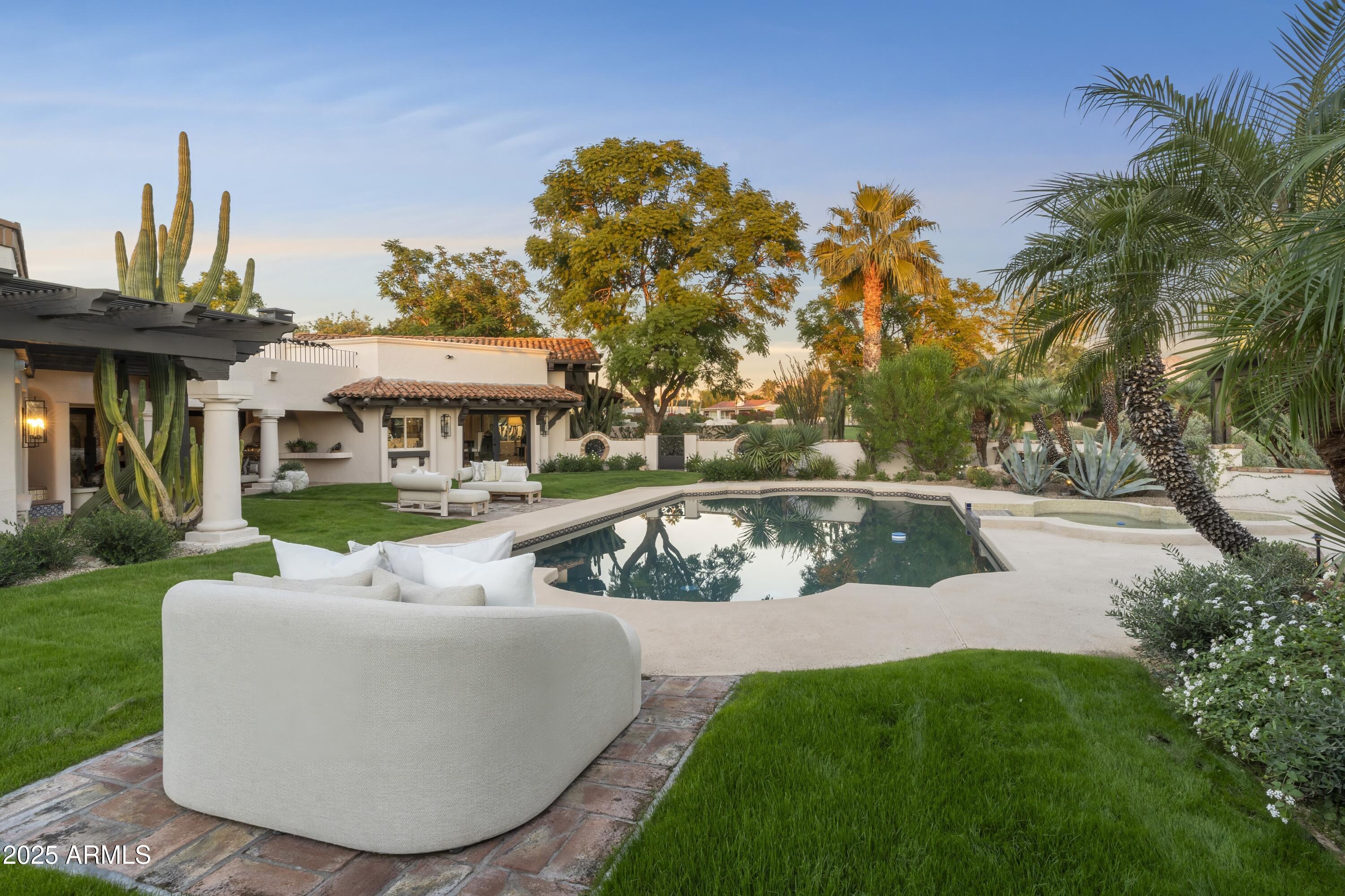 8119 E FOOTHILLS Drive