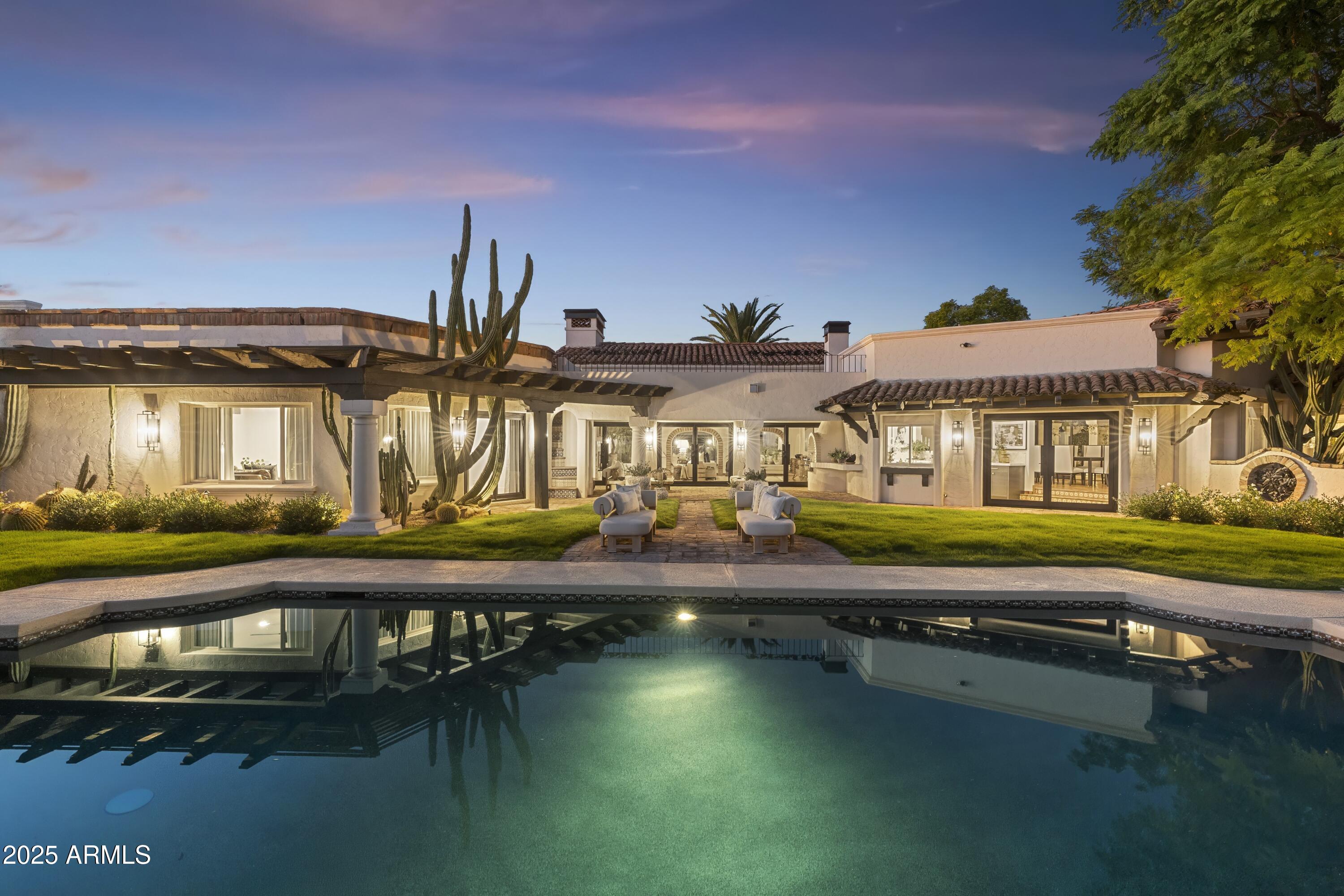 8119 E FOOTHILLS Drive