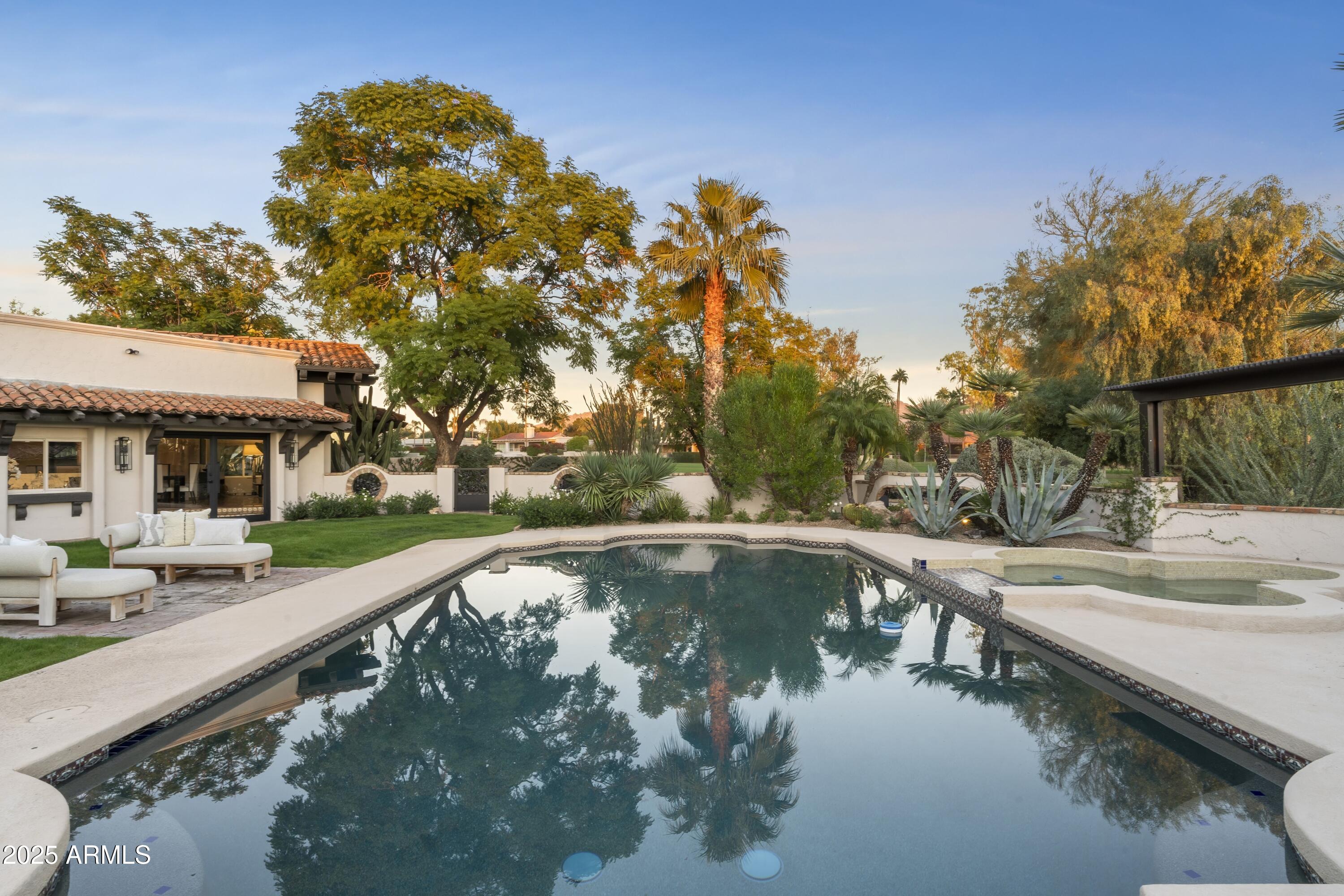 8119 E FOOTHILLS Drive