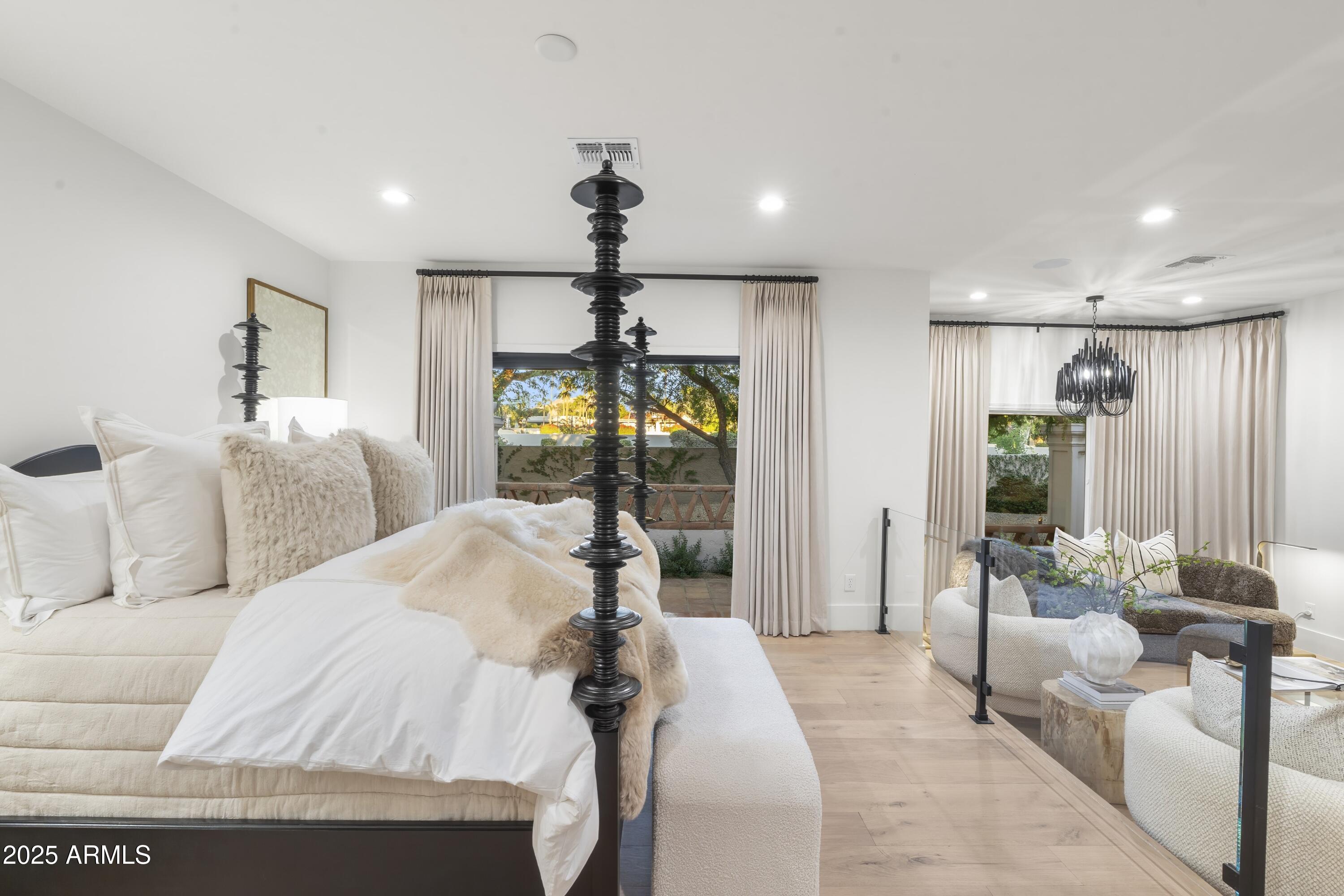 8119 E FOOTHILLS Drive