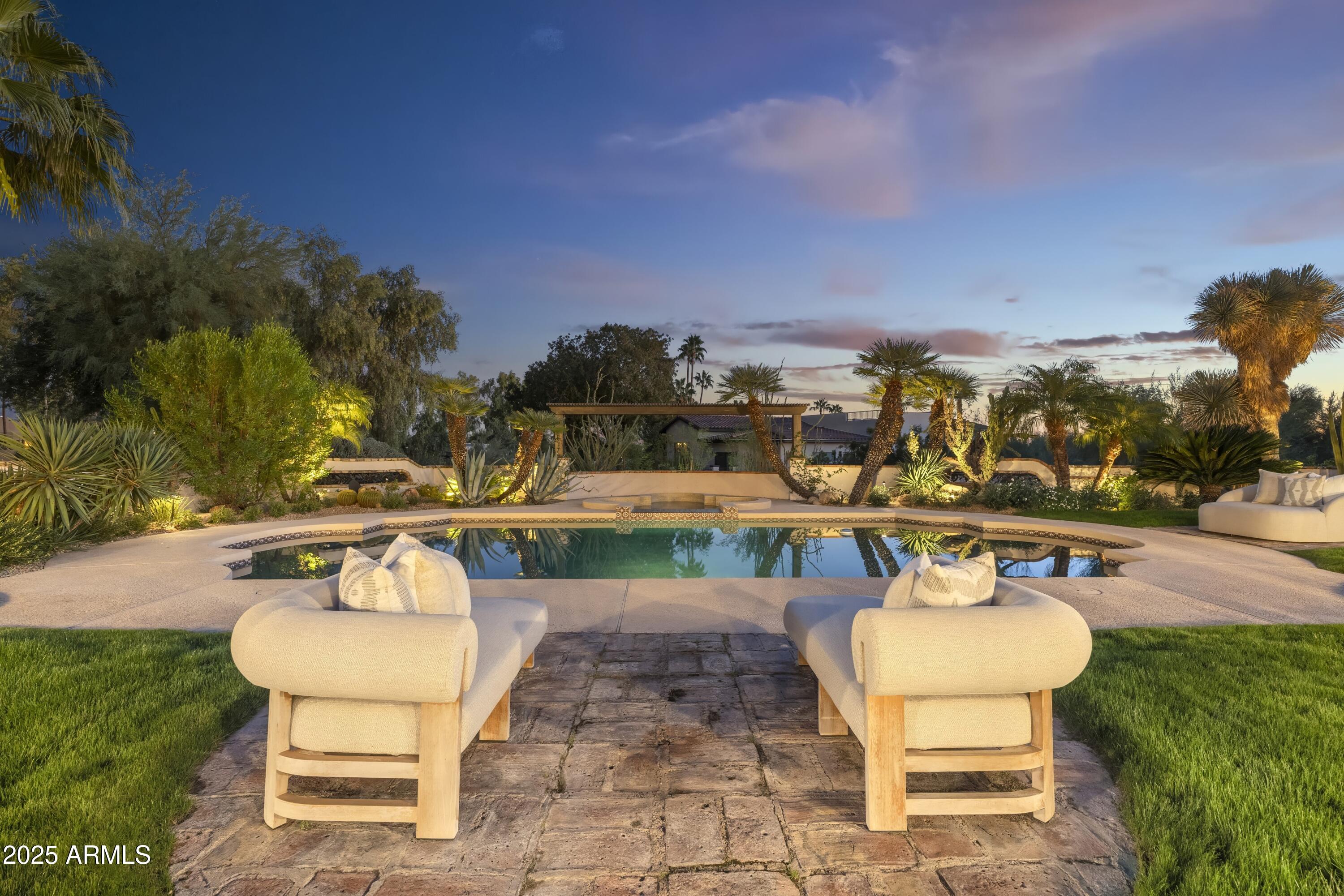 8119 E FOOTHILLS Drive