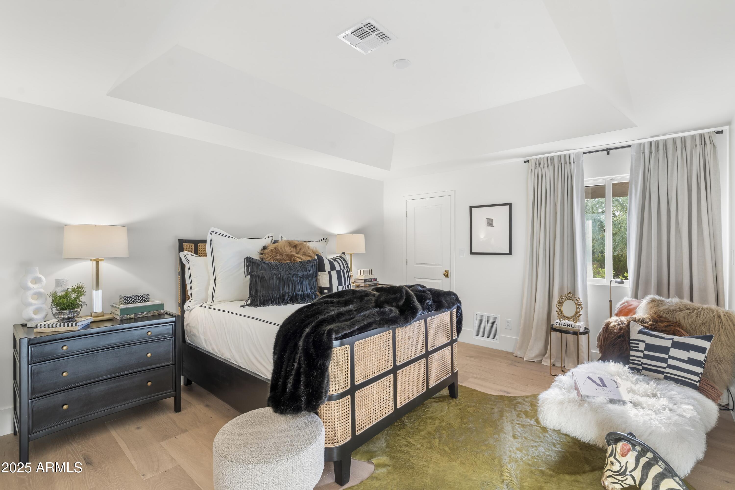 8119 E FOOTHILLS Drive