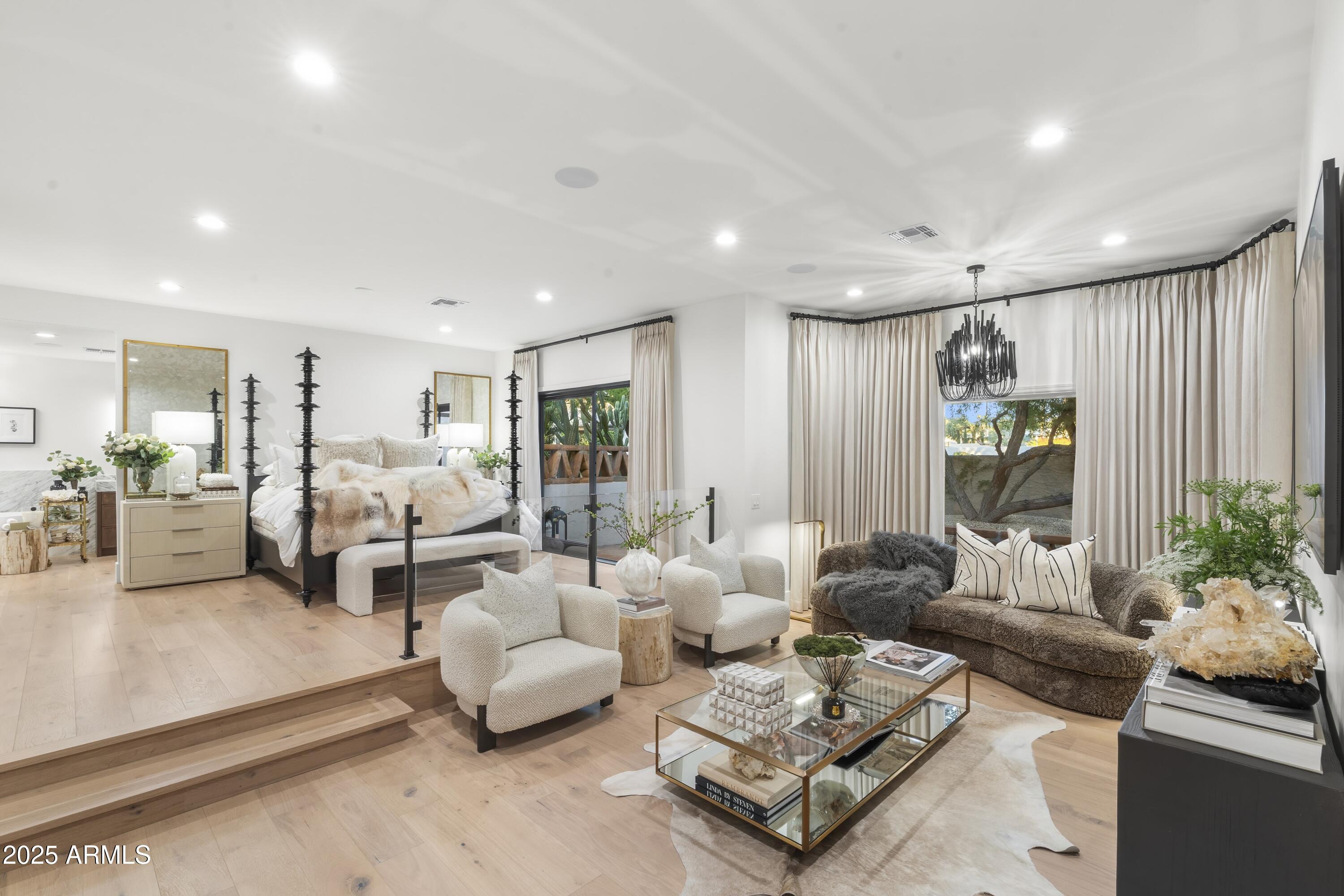 8119 E FOOTHILLS Drive