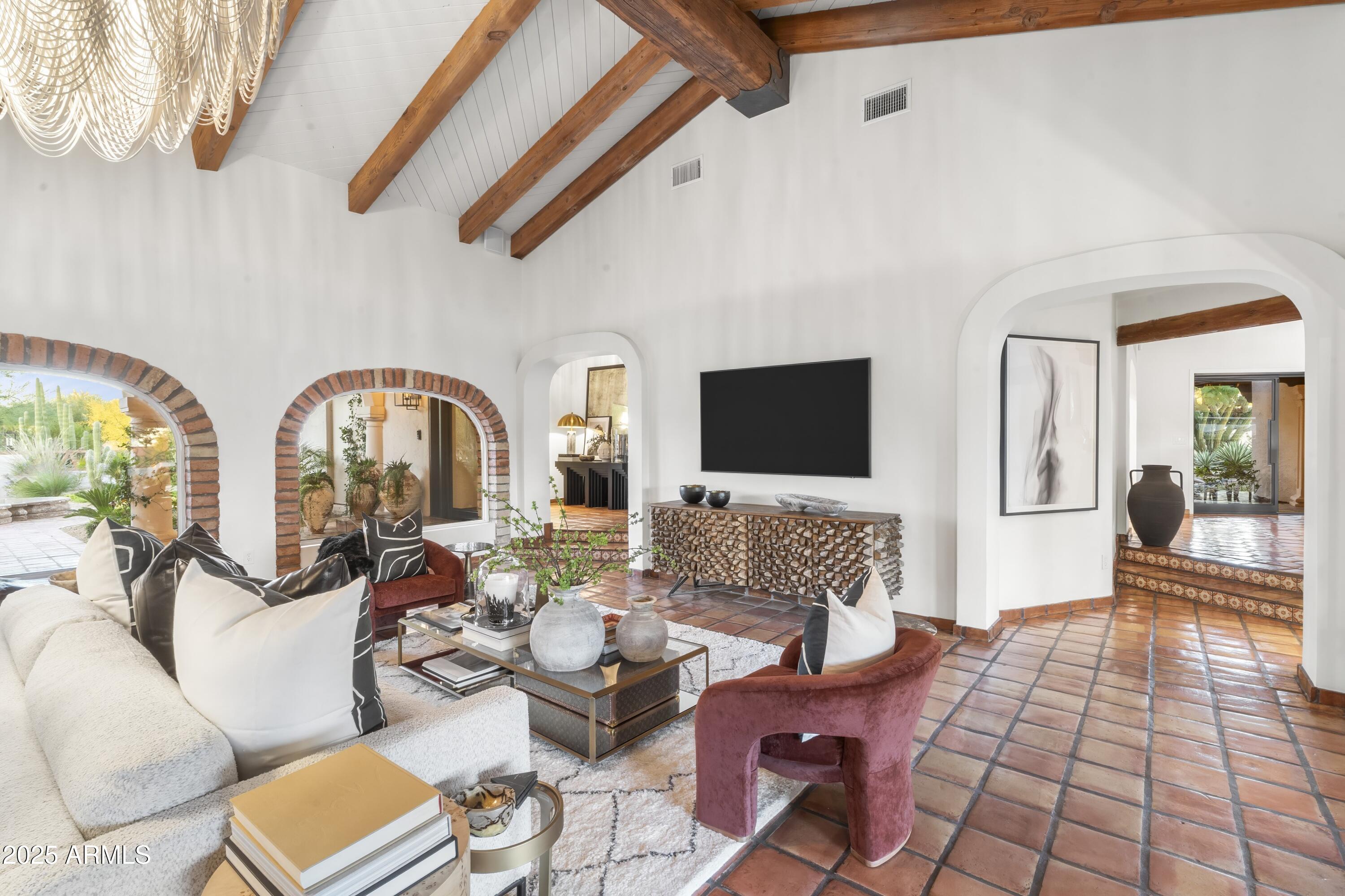 8119 E FOOTHILLS Drive