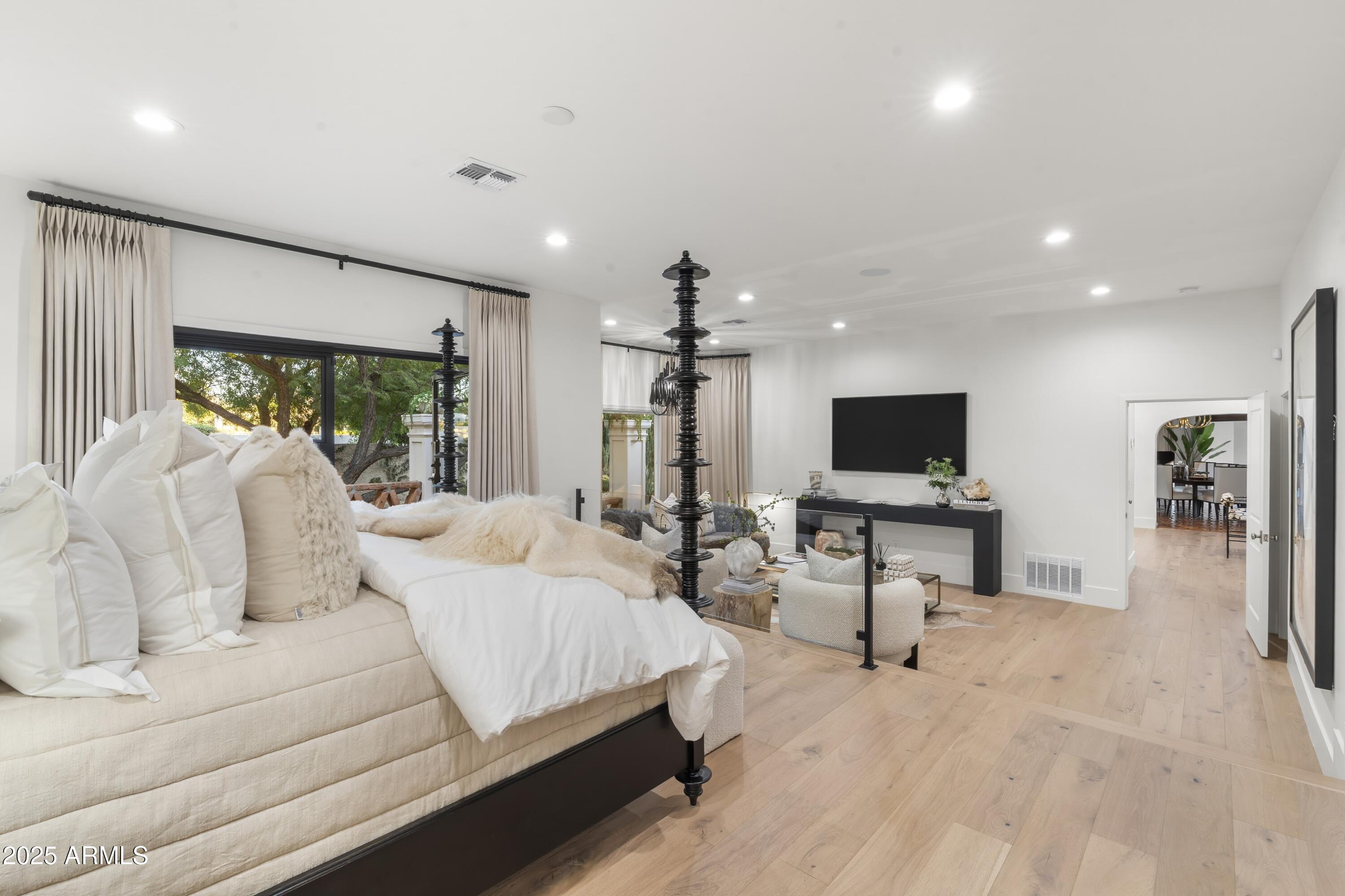 8119 E FOOTHILLS Drive