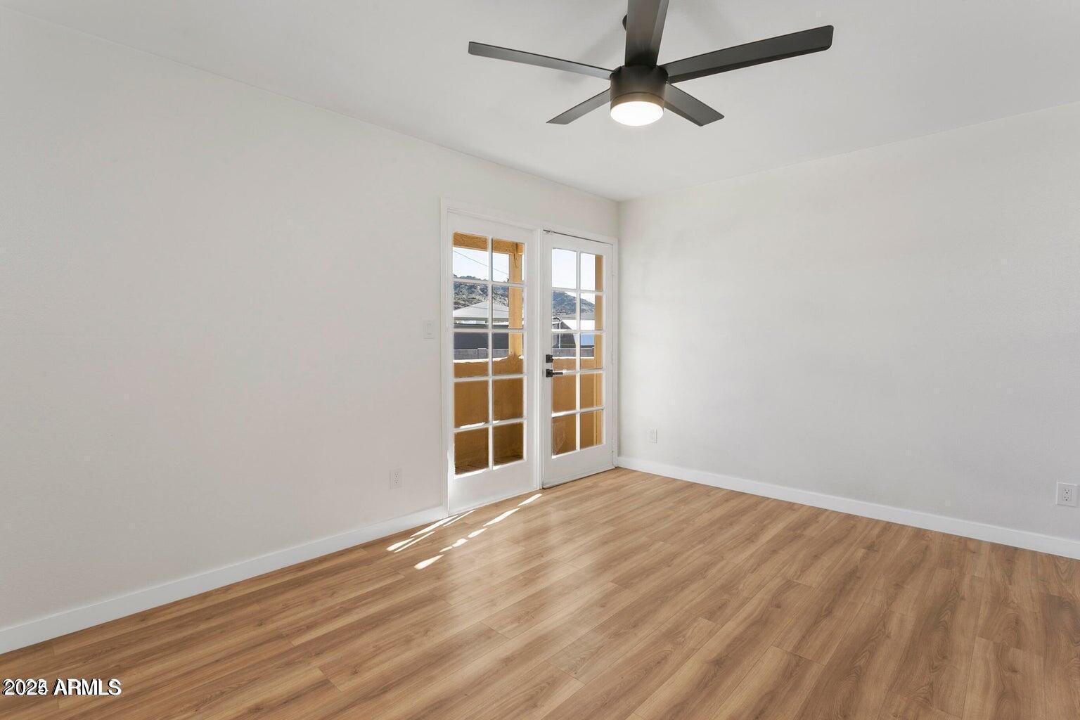 1425 E DESERT COVE Avenue 33