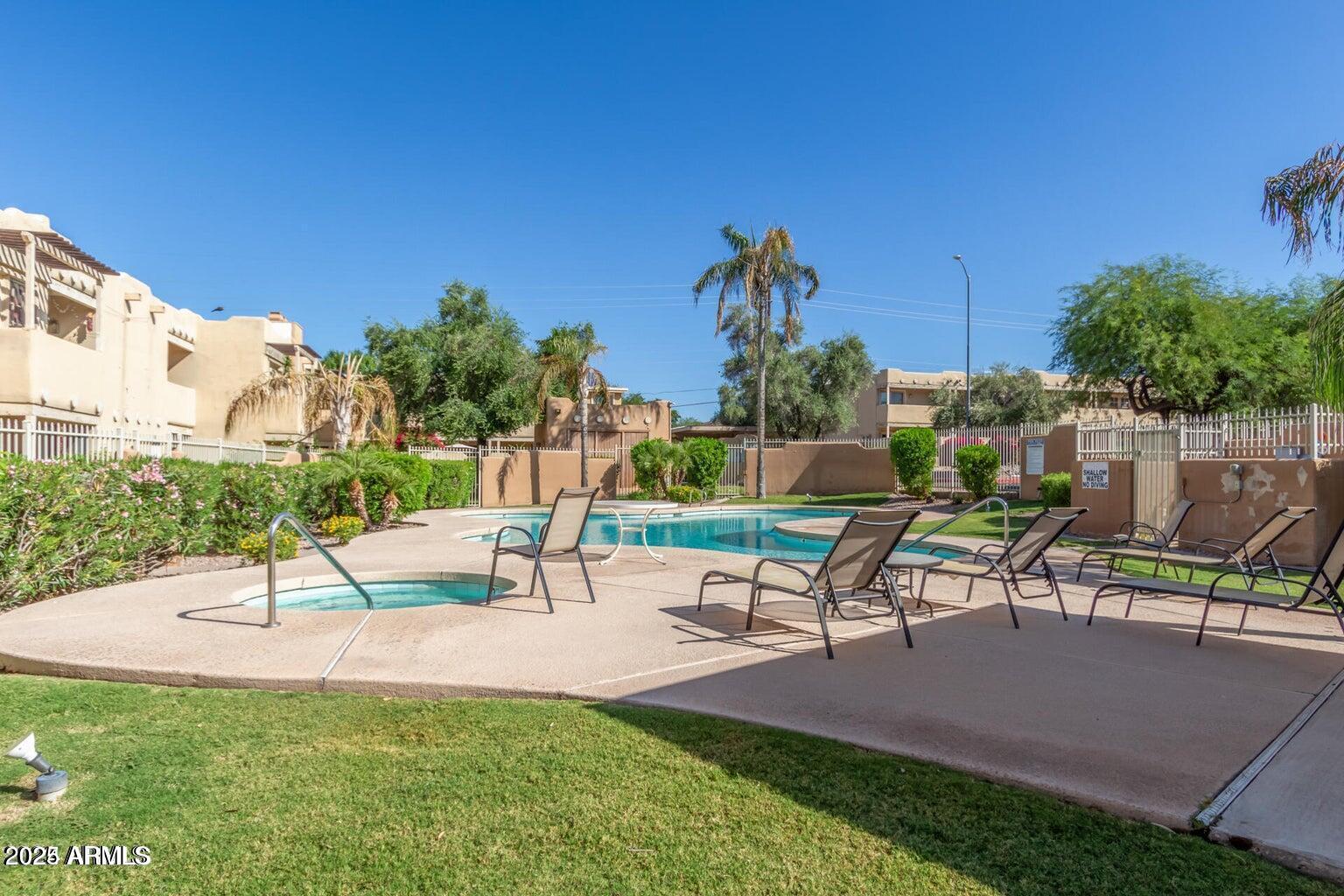 1425 E DESERT COVE Avenue 33