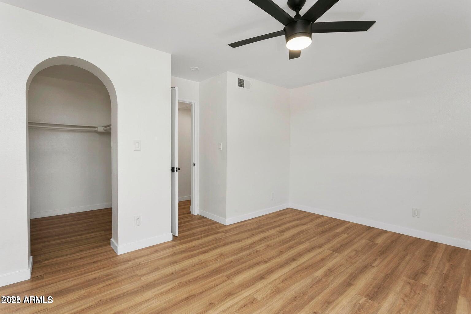 1425 E DESERT COVE Avenue 33