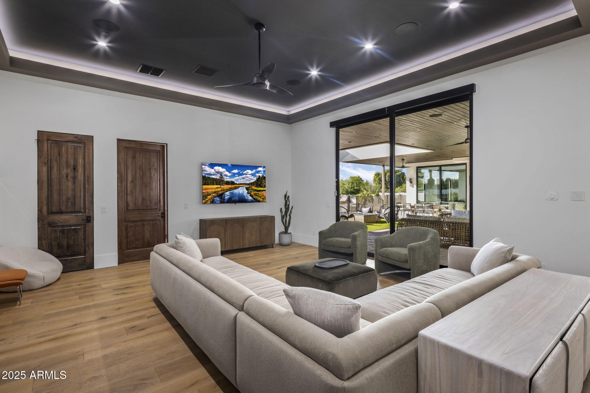 7627 E SUNNYSIDE Drive