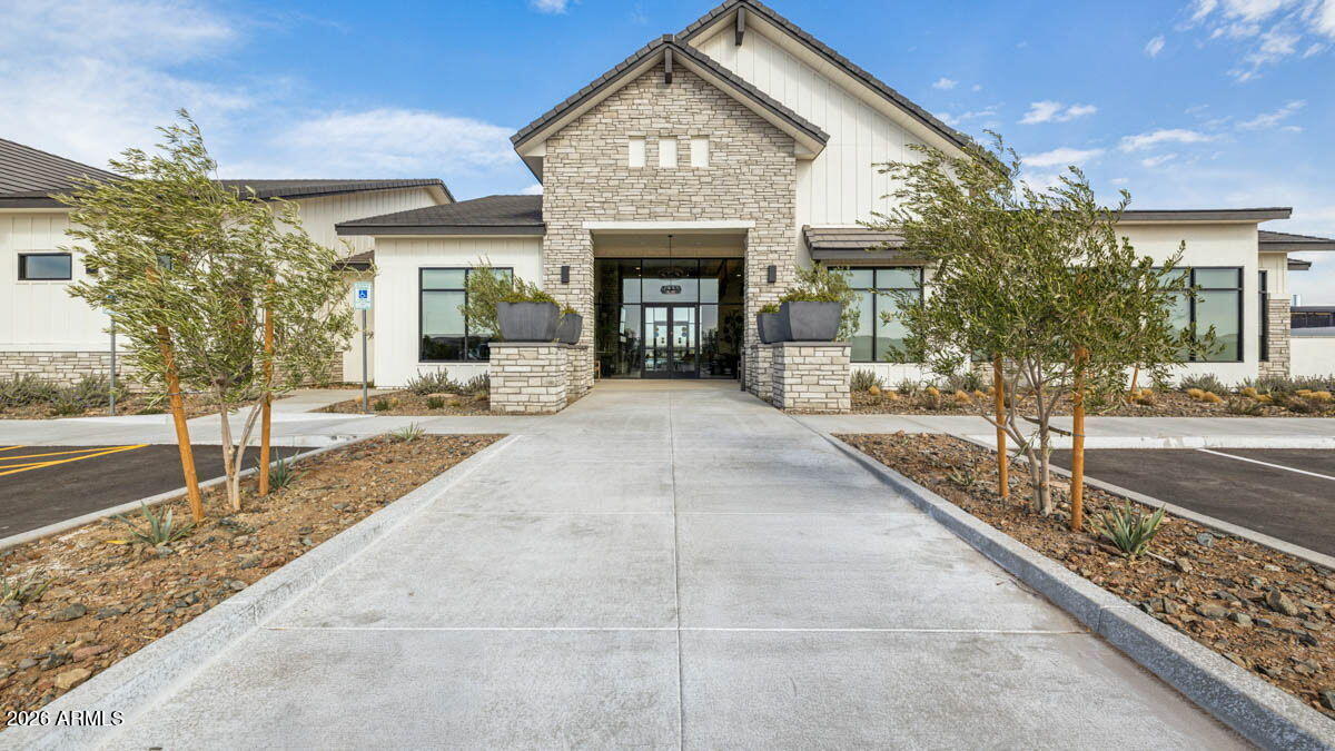 2532 W Shanley Avenue