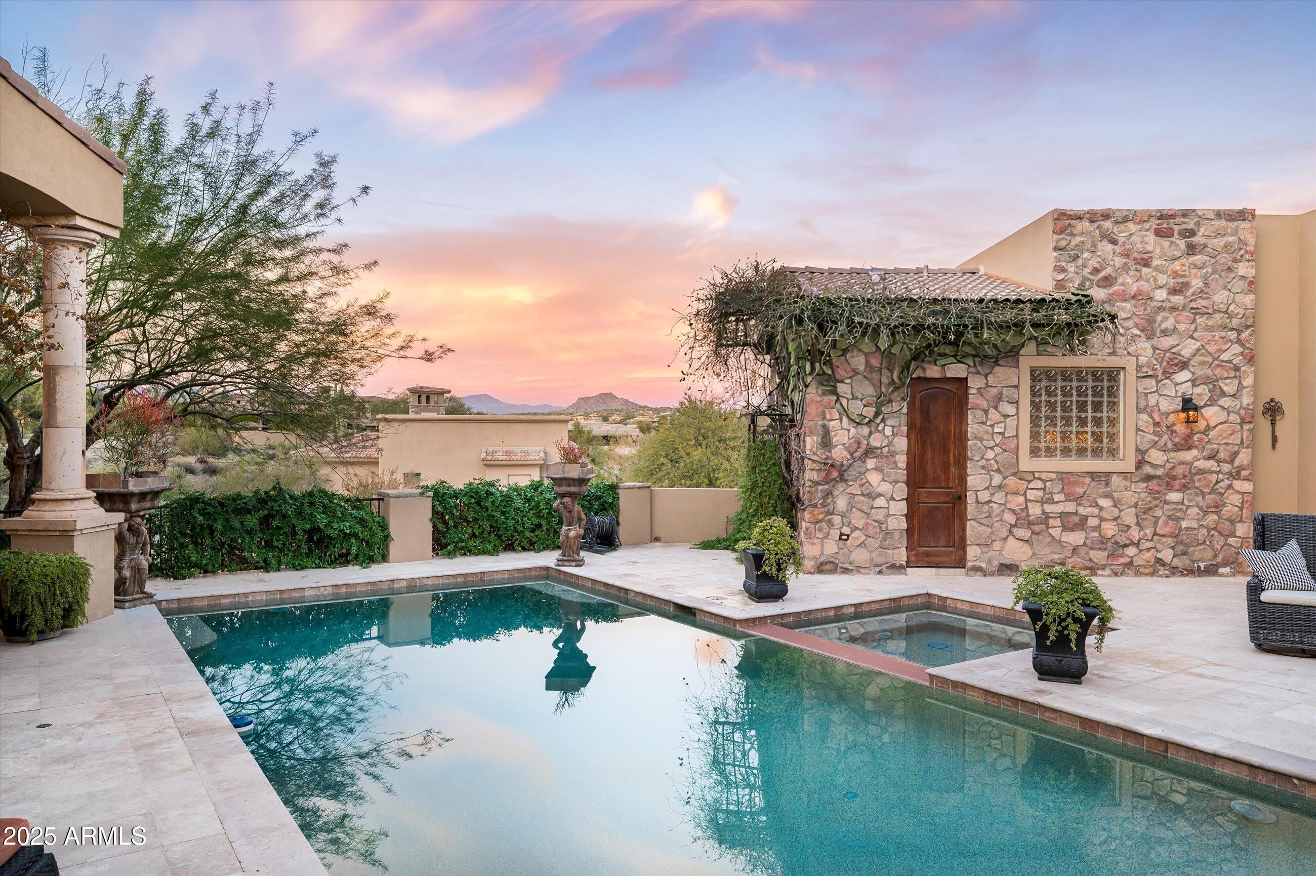 10638 E HEDGEHOG Place