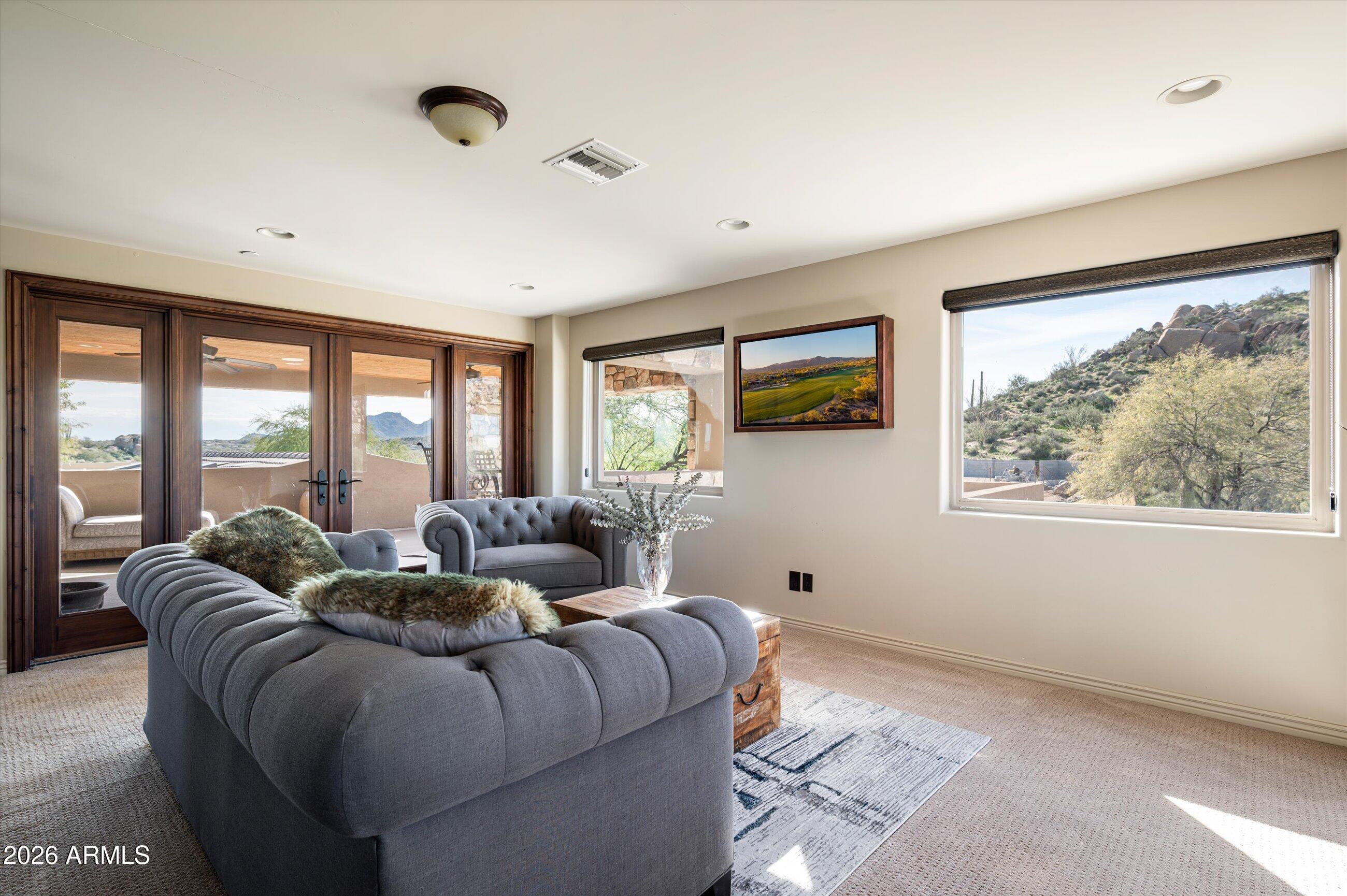 10638 E HEDGEHOG Place