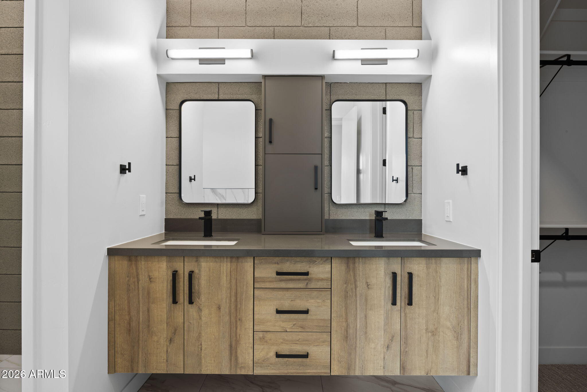 377 E WINDSOR Avenue 7