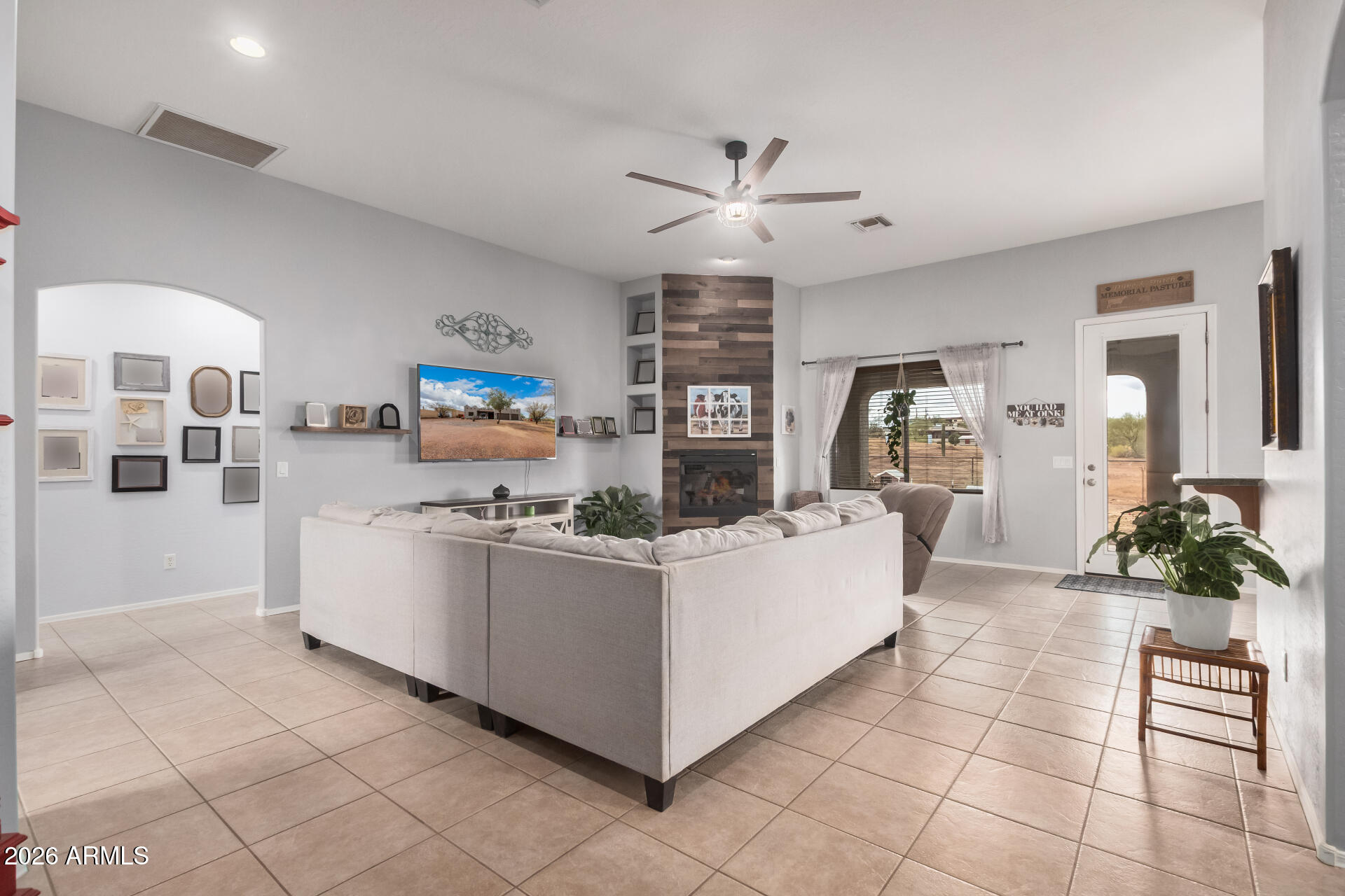 42419 N CENTRAL Avenue