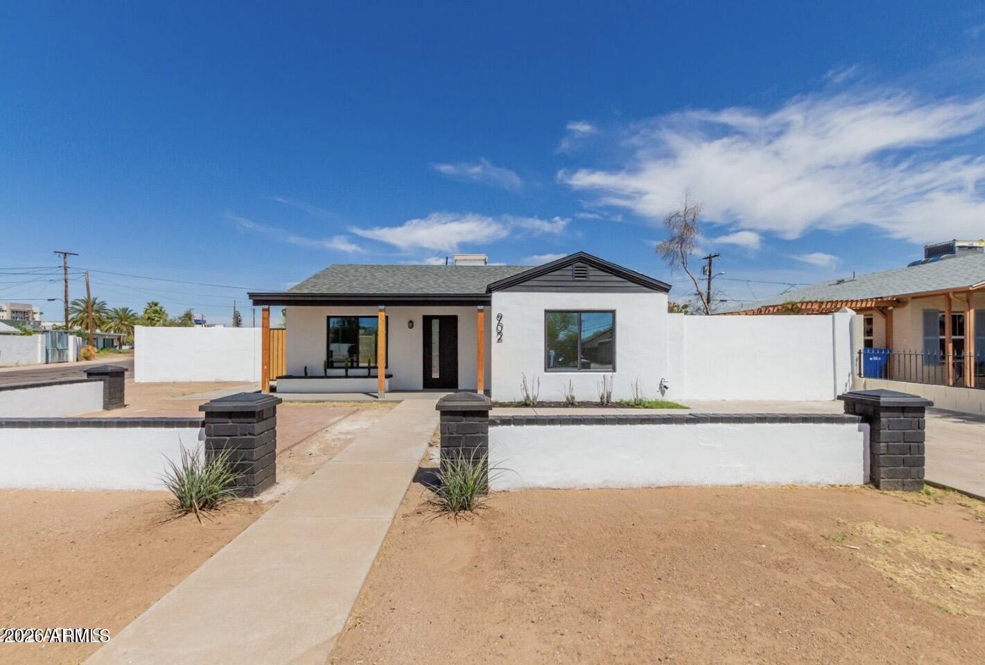 902 E FAIRMOUNT Avenue