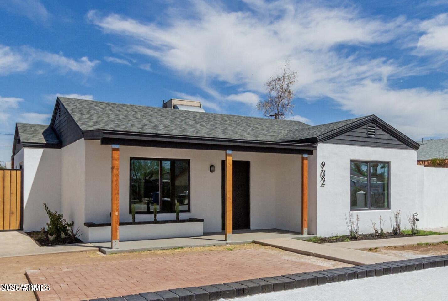 902 E FAIRMOUNT Avenue