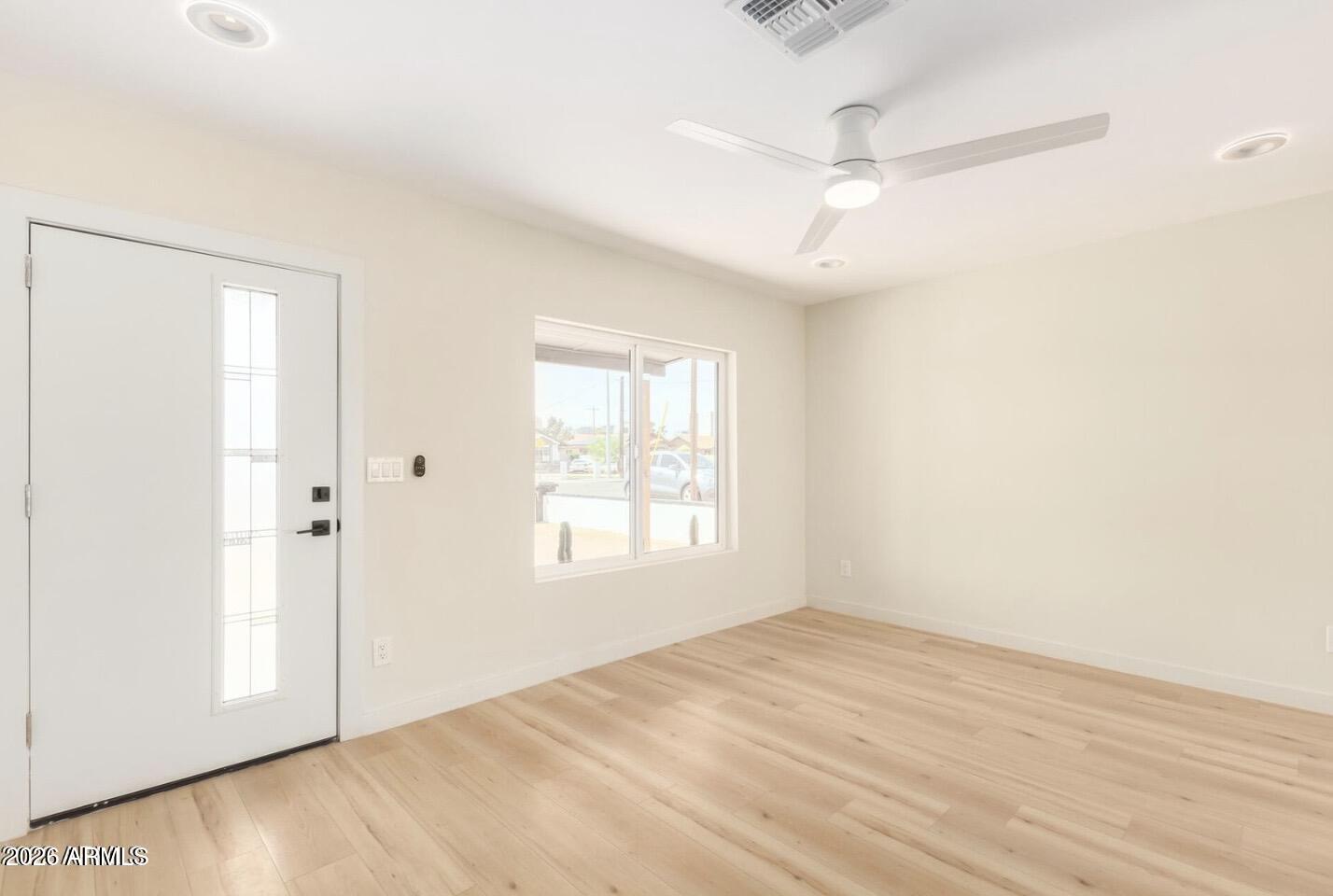 902 E FAIRMOUNT Avenue