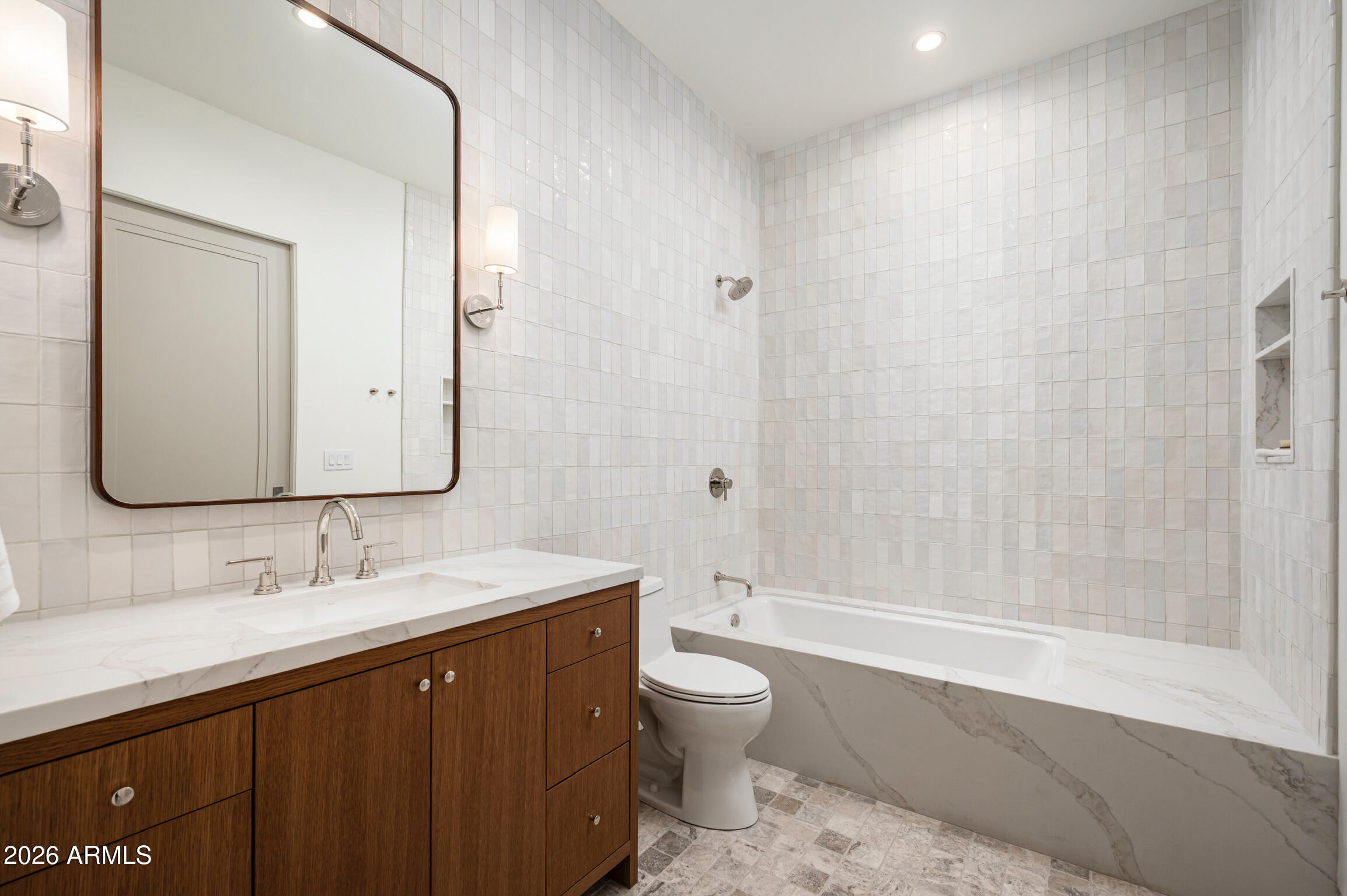 4864 E LAFAYETTE Boulevard