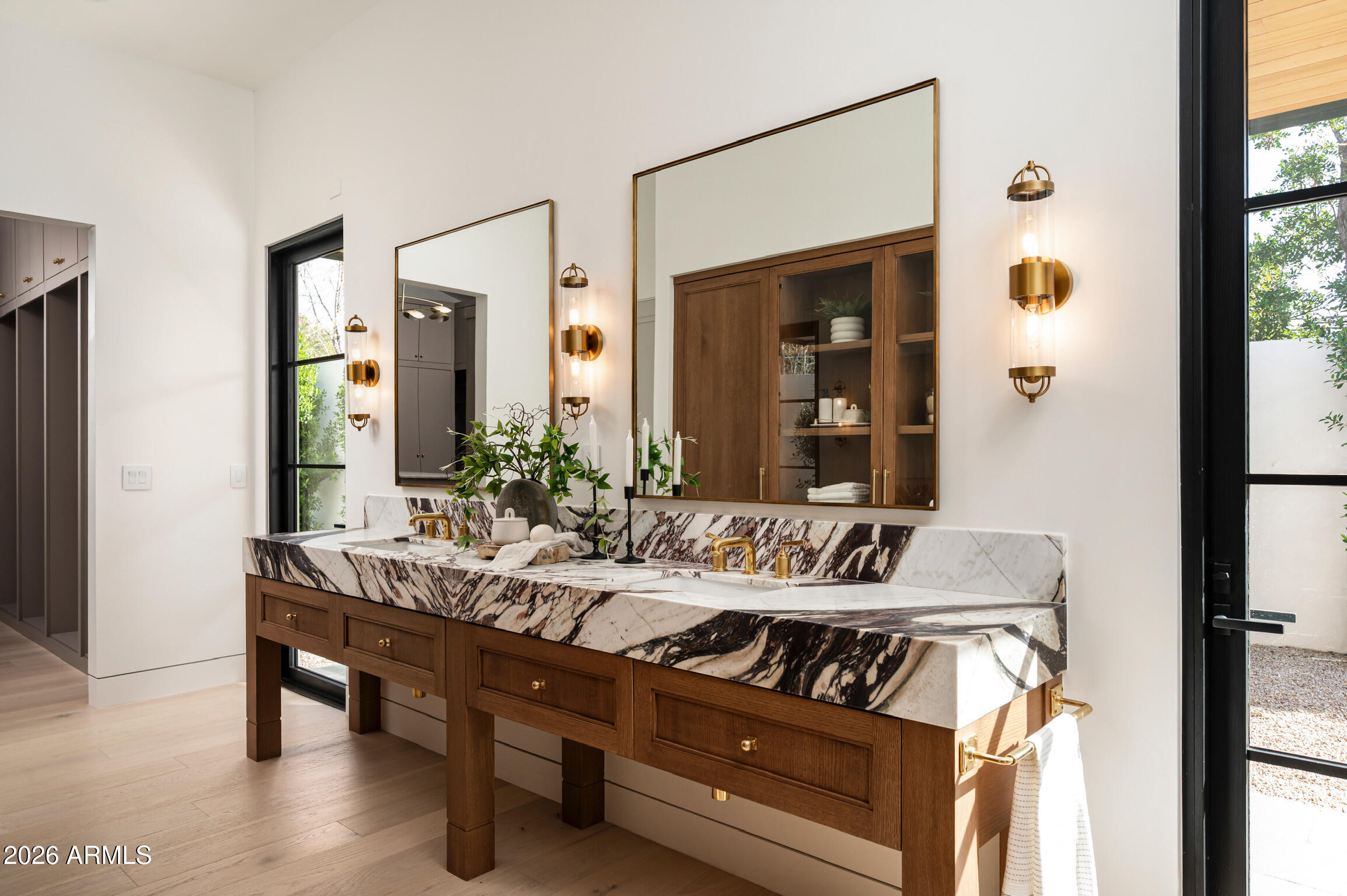 4864 E LAFAYETTE Boulevard