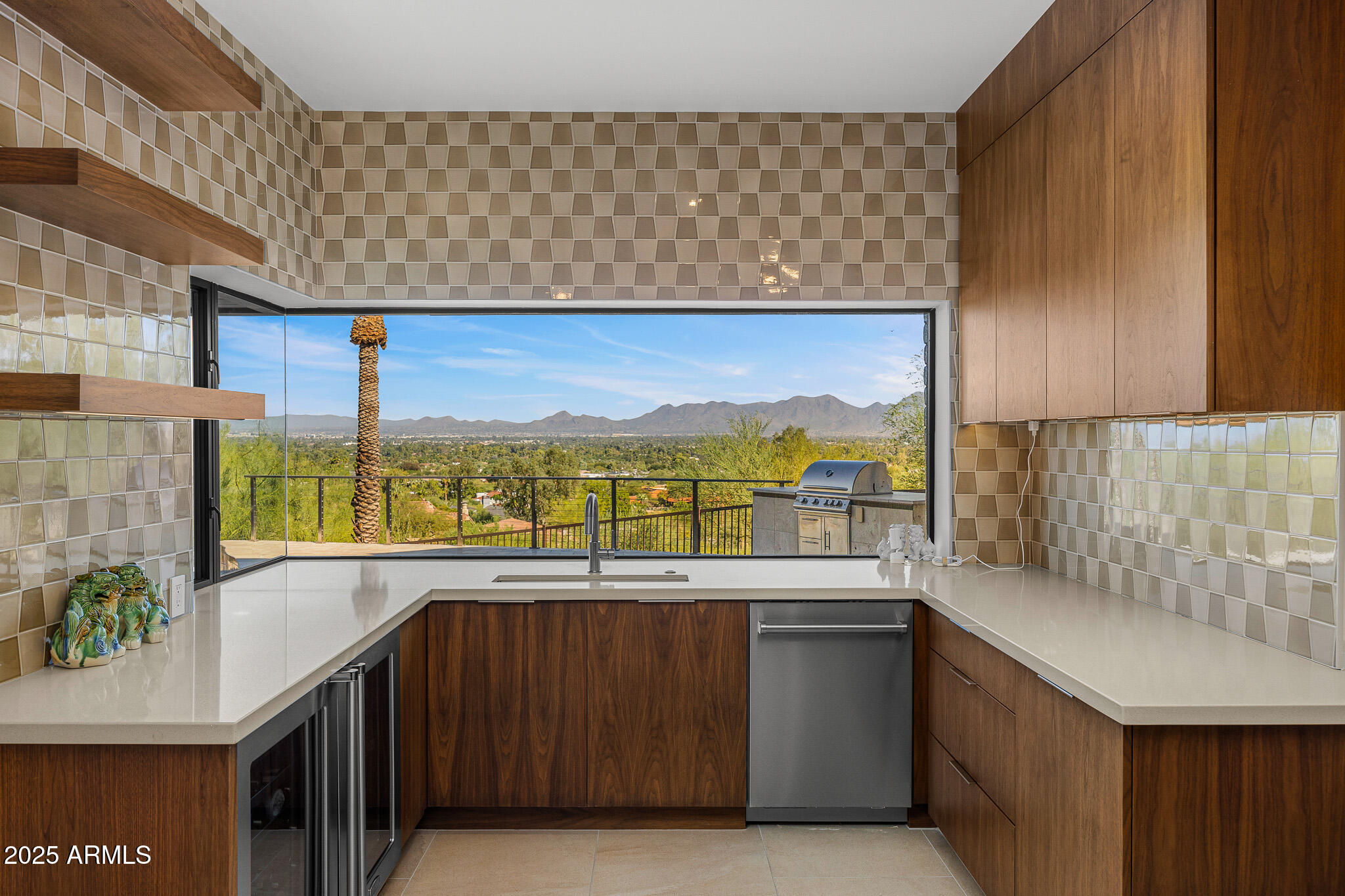 6331 E Hummingbird Lane