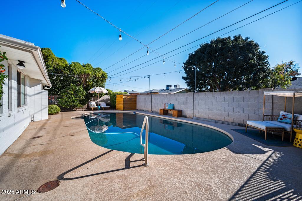 8221 E EDGEMONT Avenue