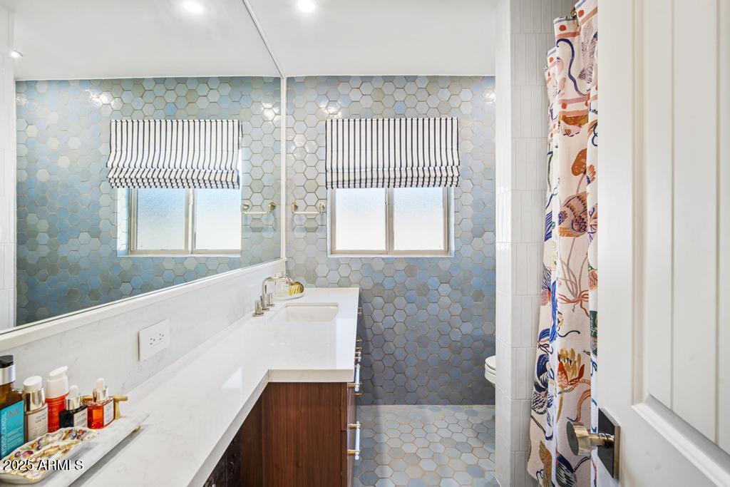 8221 E EDGEMONT Avenue