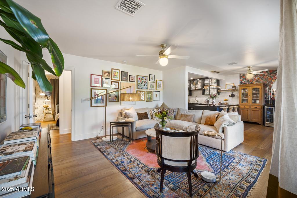 8221 E EDGEMONT Avenue