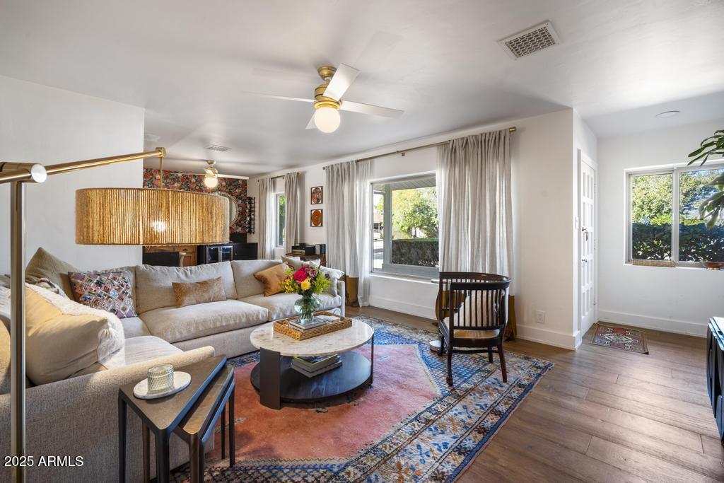 8221 E EDGEMONT Avenue