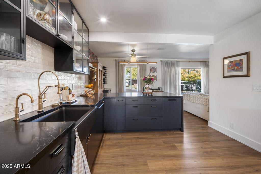 8221 E EDGEMONT Avenue