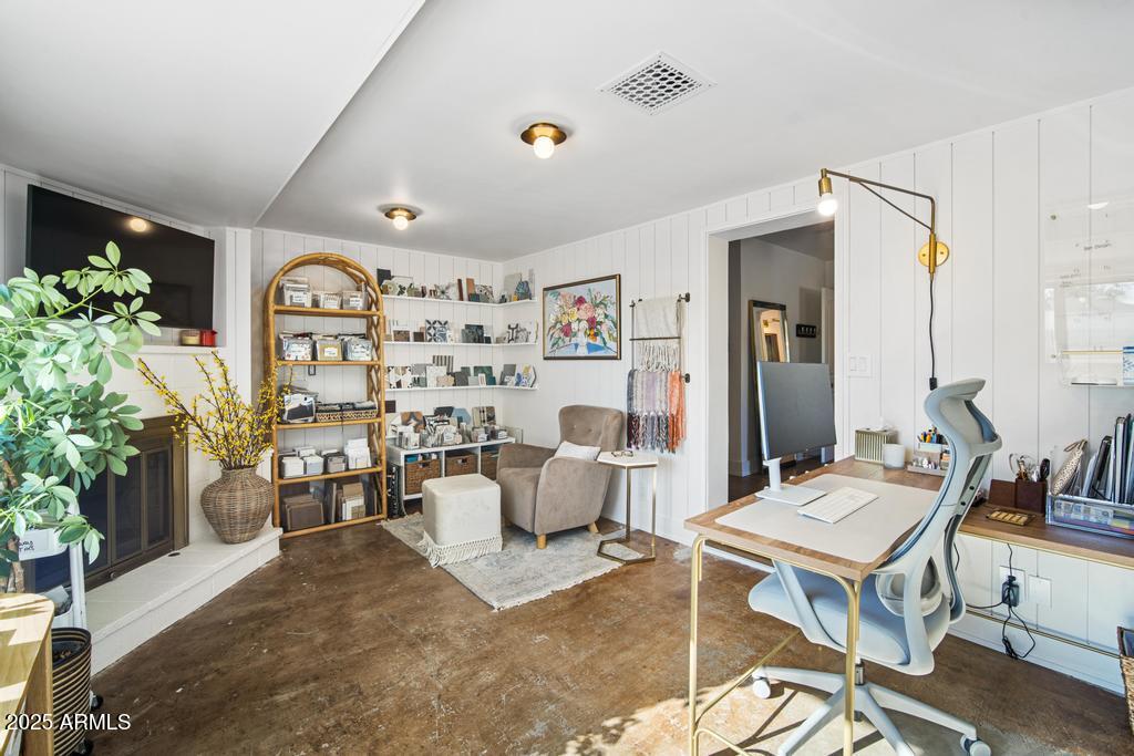 8221 E EDGEMONT Avenue