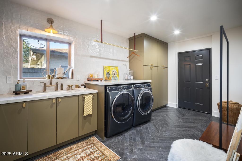 8221 E EDGEMONT Avenue