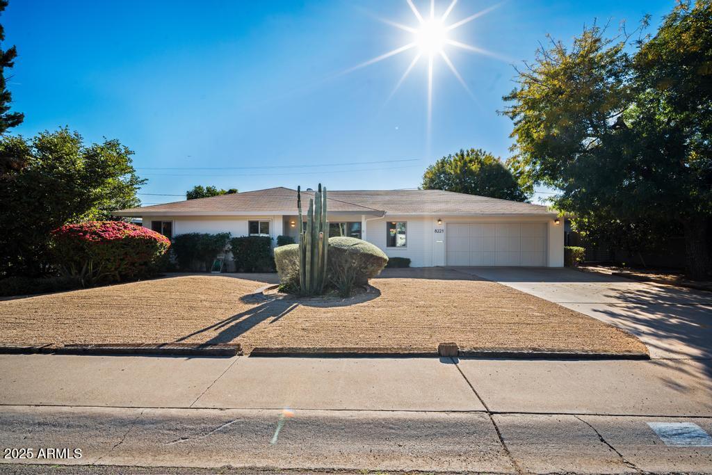 8221 E EDGEMONT Avenue