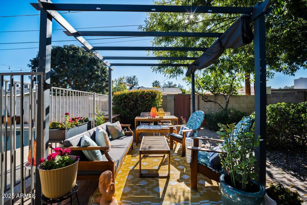 8221 E EDGEMONT Avenue