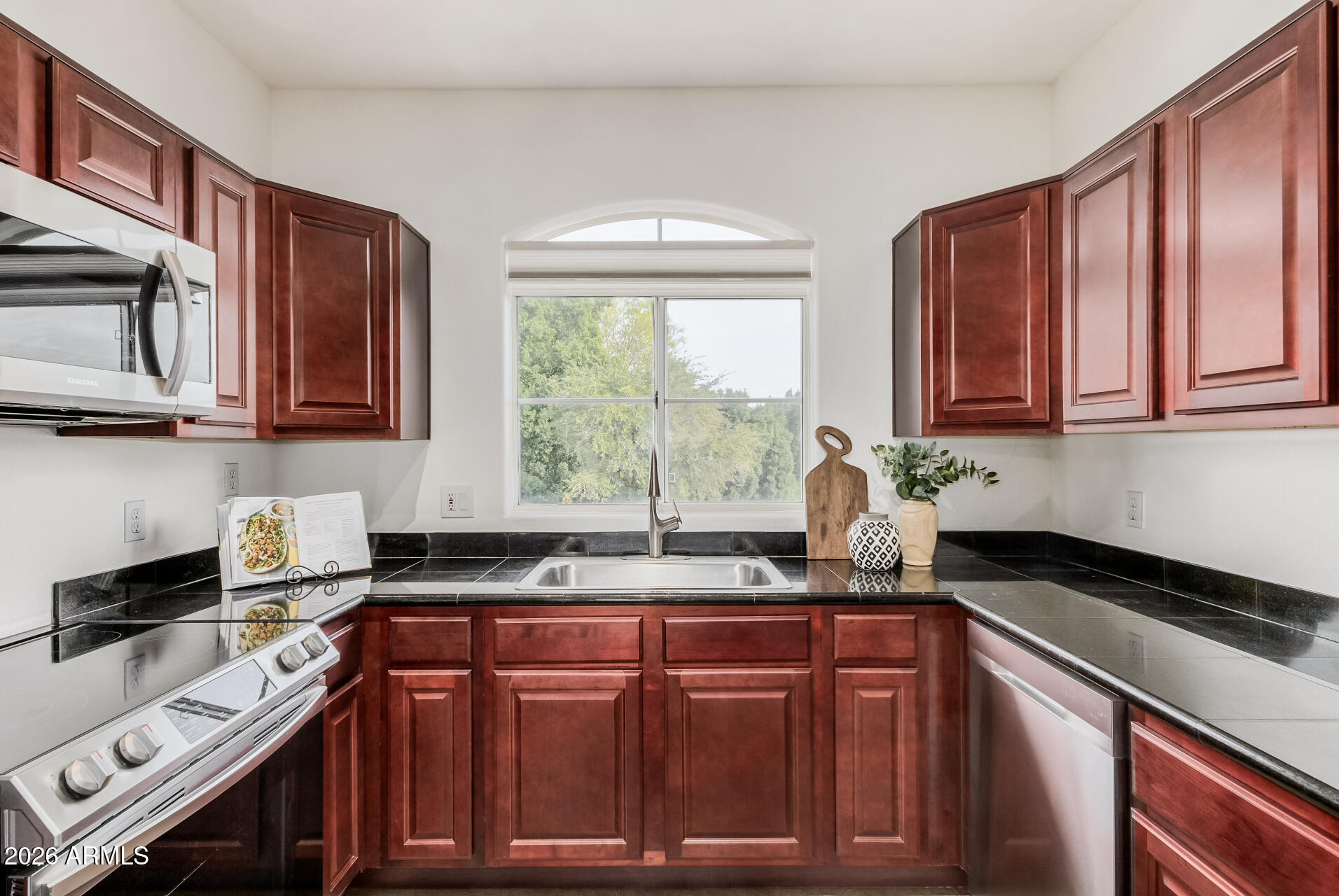 5335 E SHEA Boulevard 2082