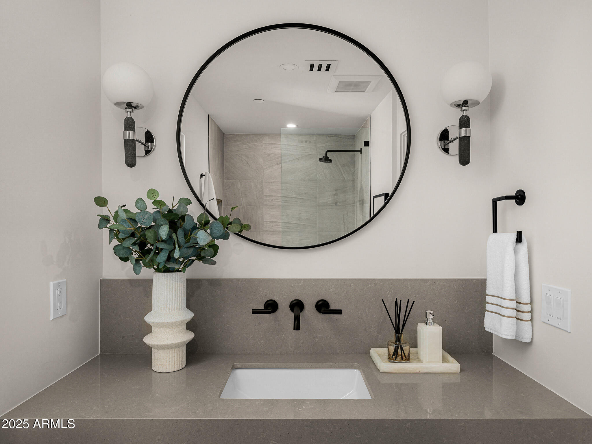 5355 E DESERT VISTA Road