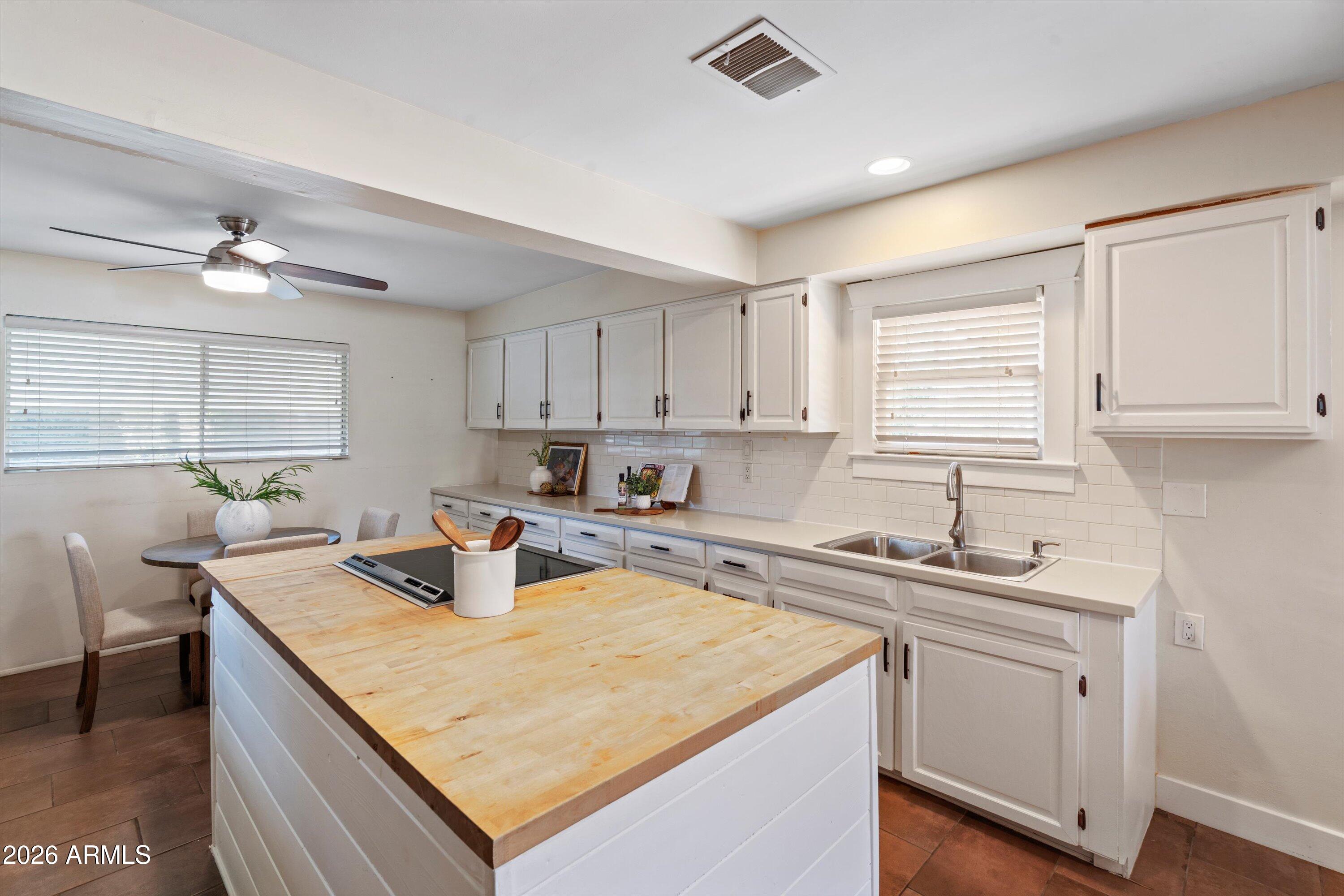 1733 E HARVARD Street