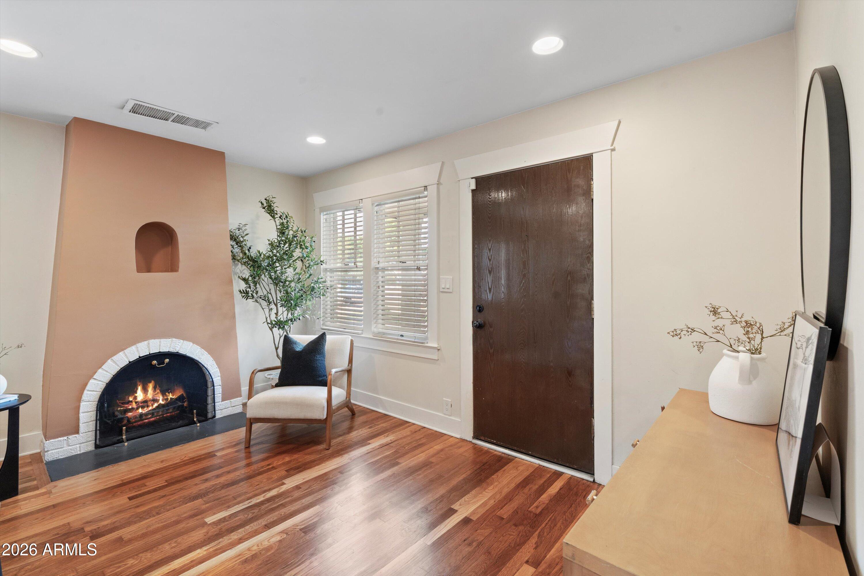 1733 E HARVARD Street