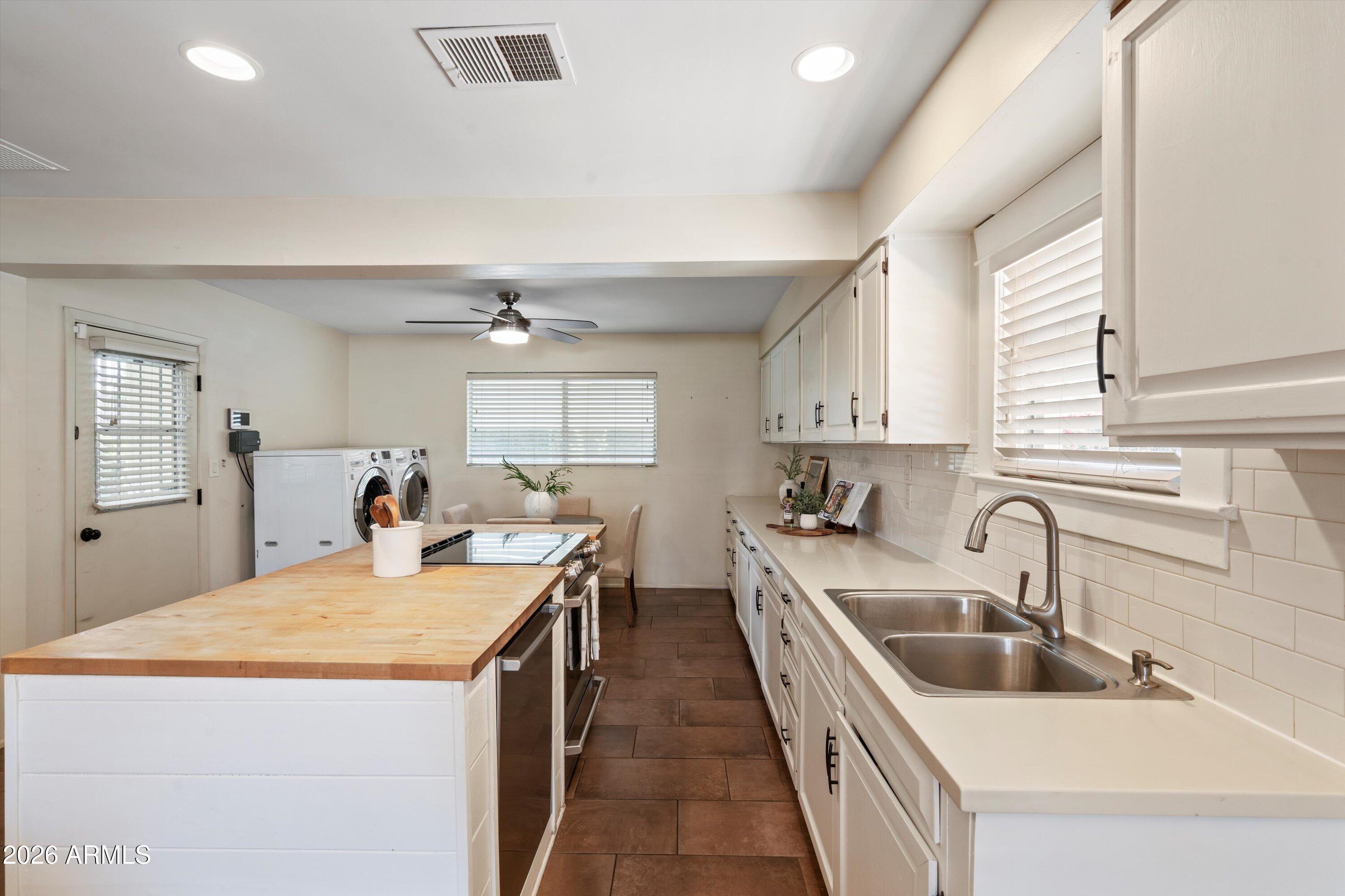 1733 E HARVARD Street