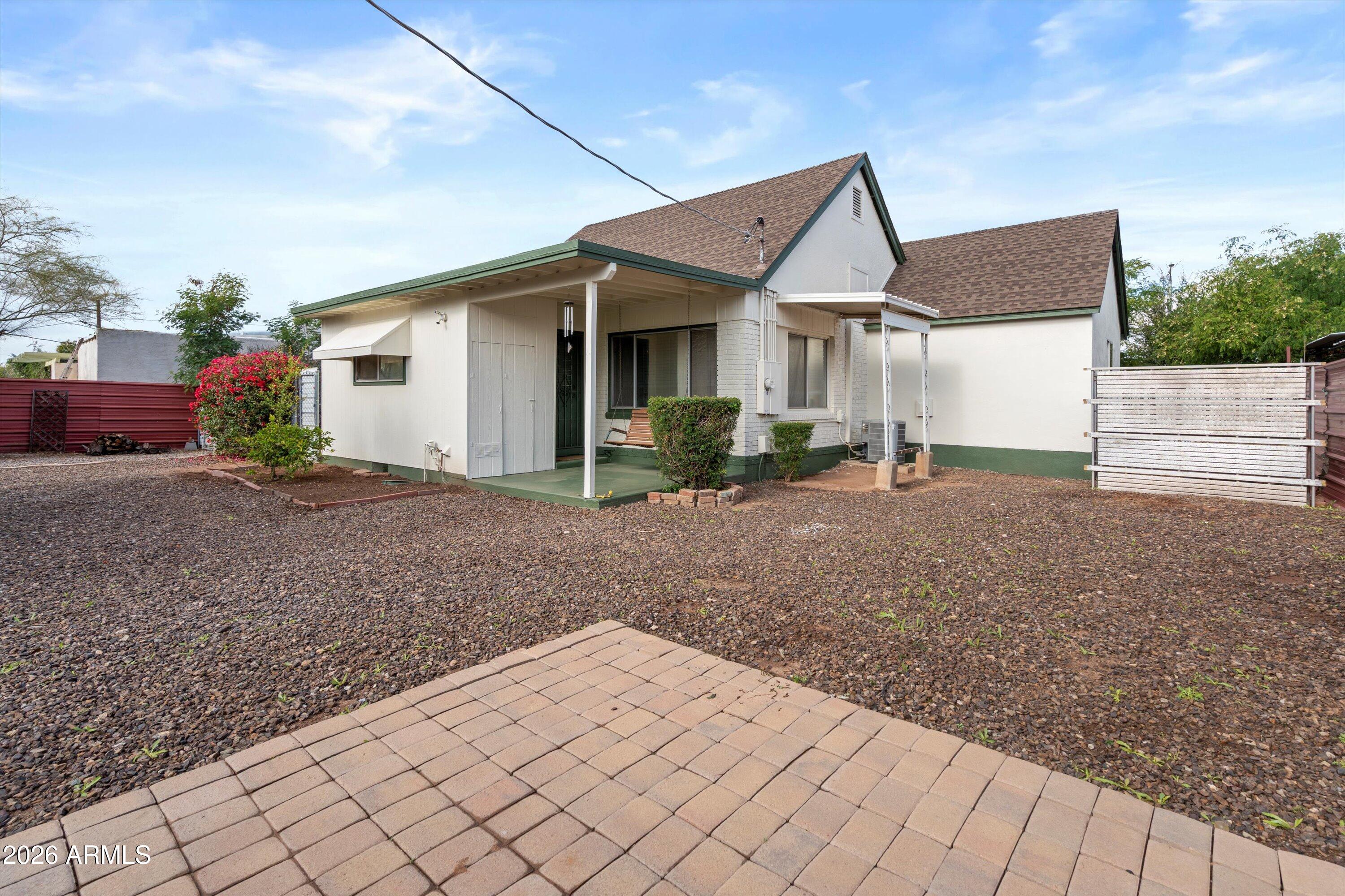 1733 E HARVARD Street