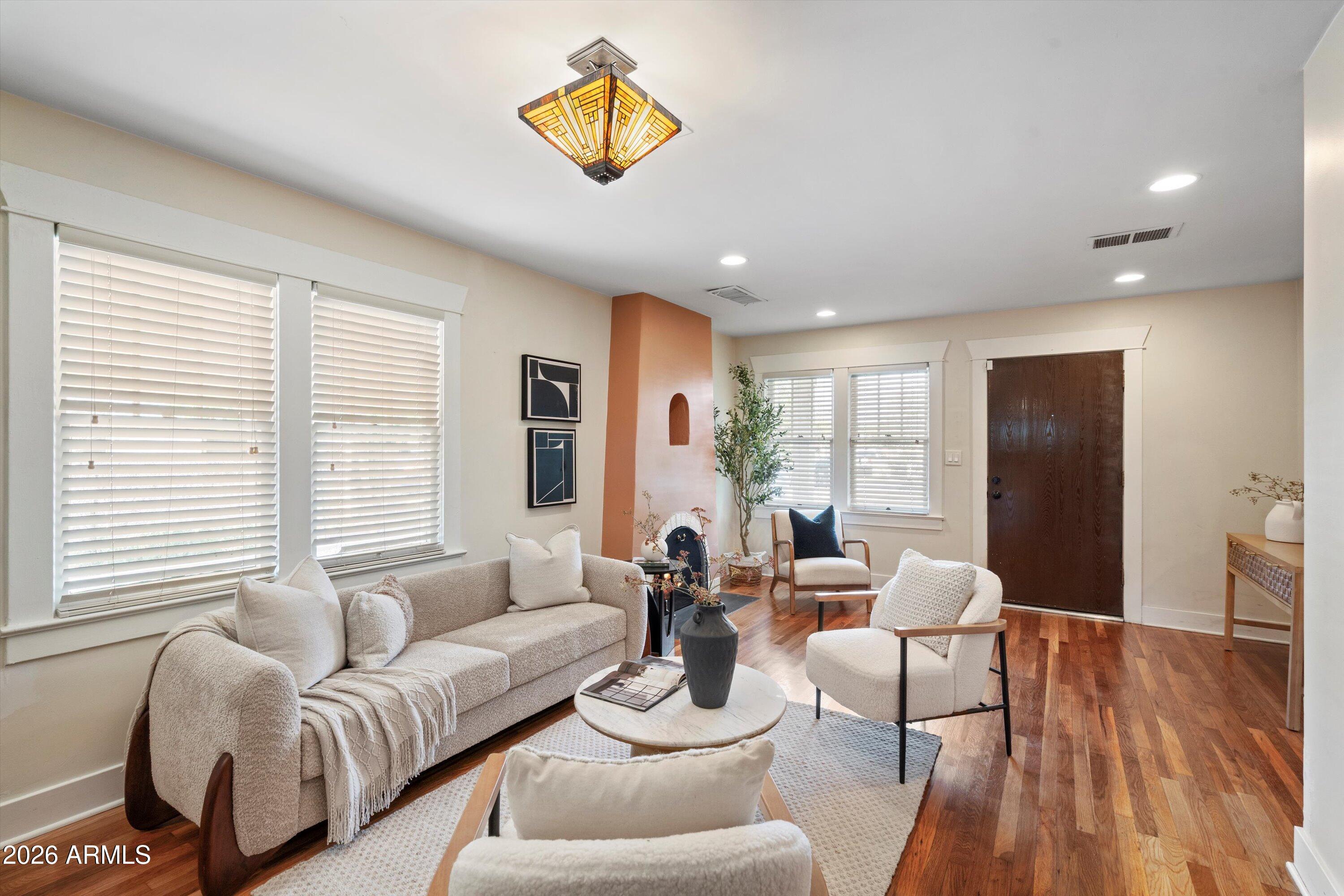 1733 E HARVARD Street