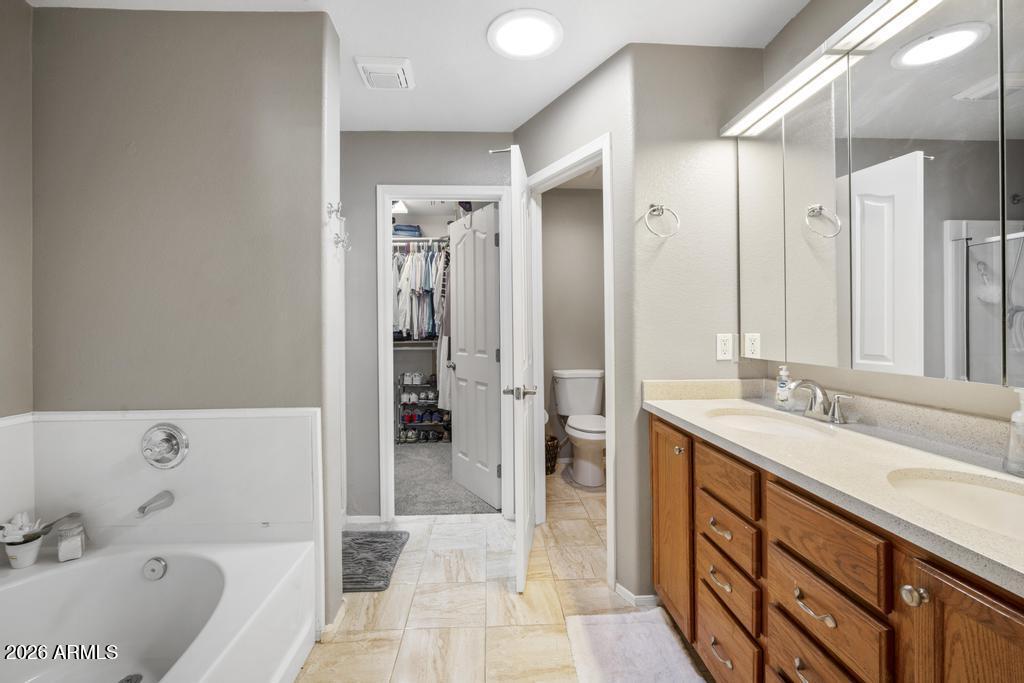 5812 E HOLMES Avenue