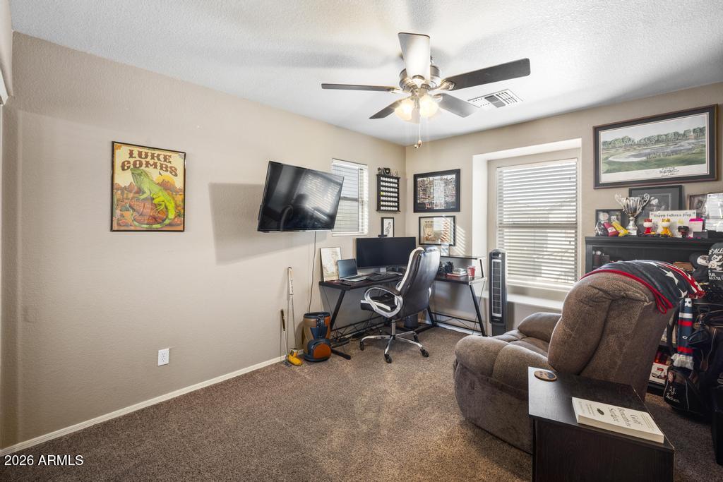 5812 E HOLMES Avenue