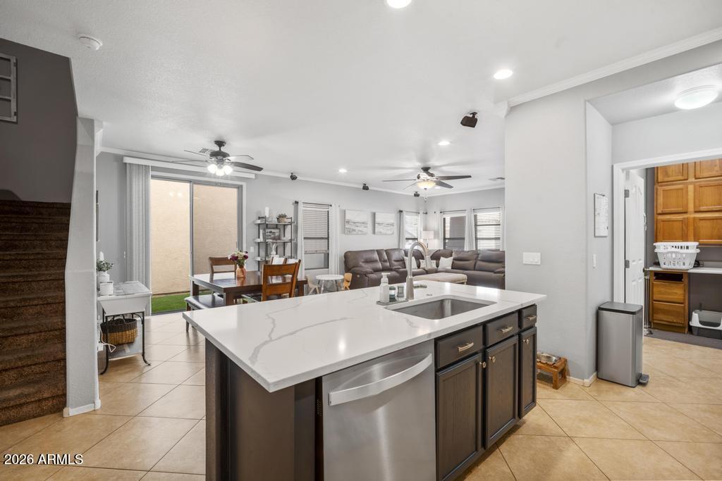 5812 E HOLMES Avenue