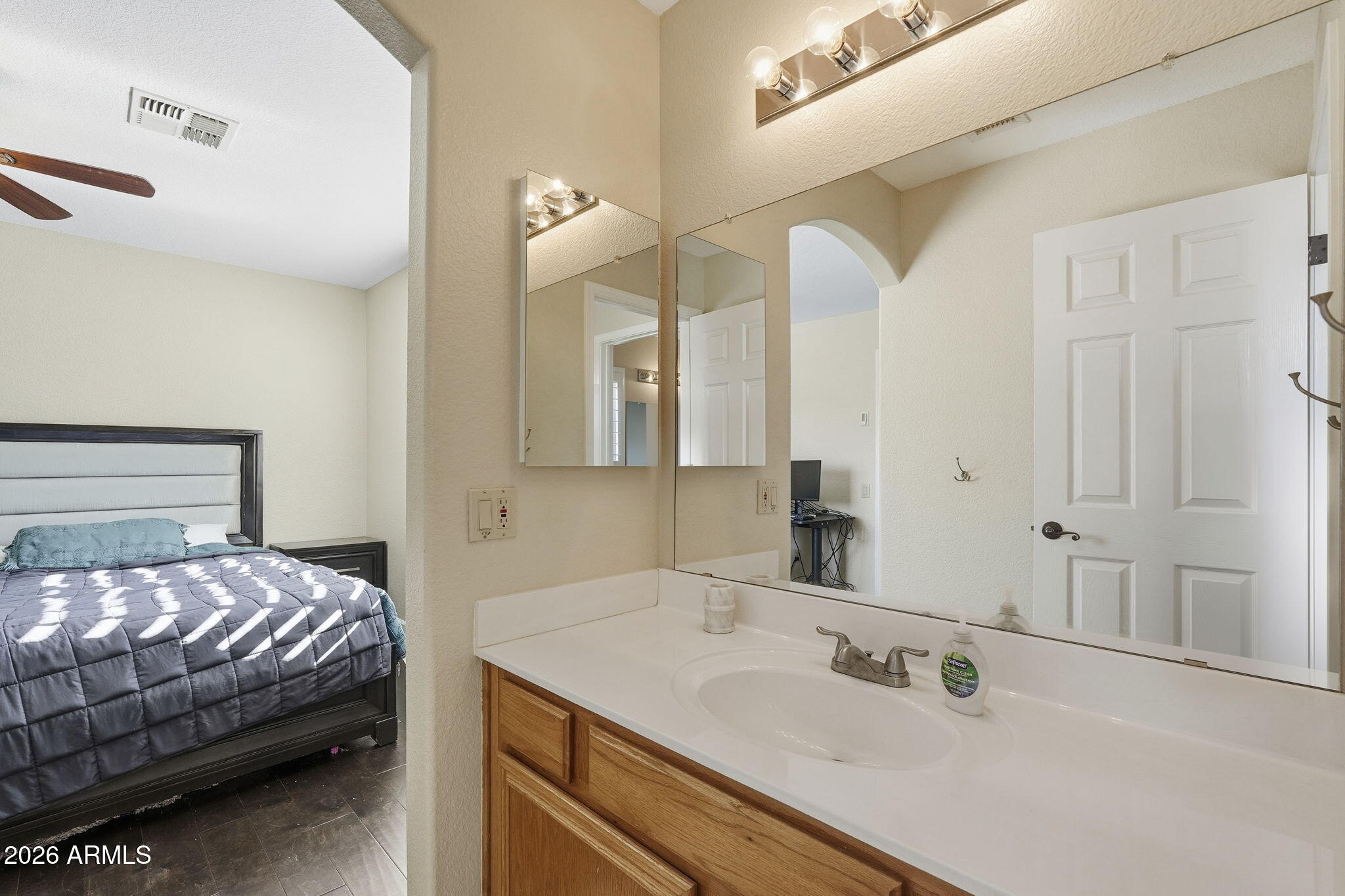 4418 E GRAYTHORN Street