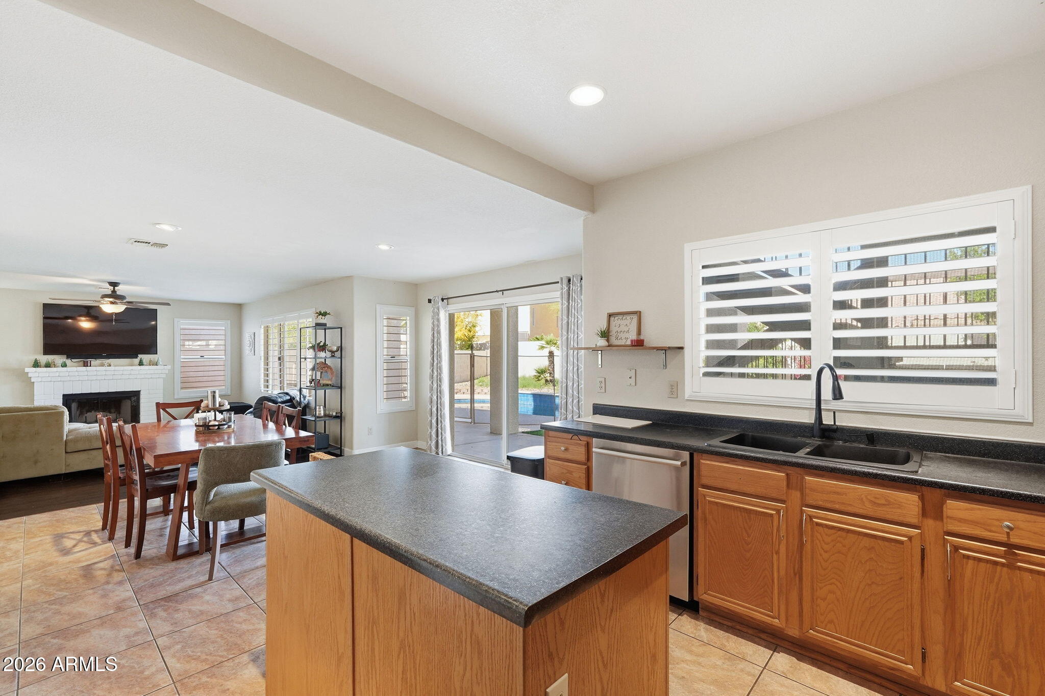 4418 E GRAYTHORN Street