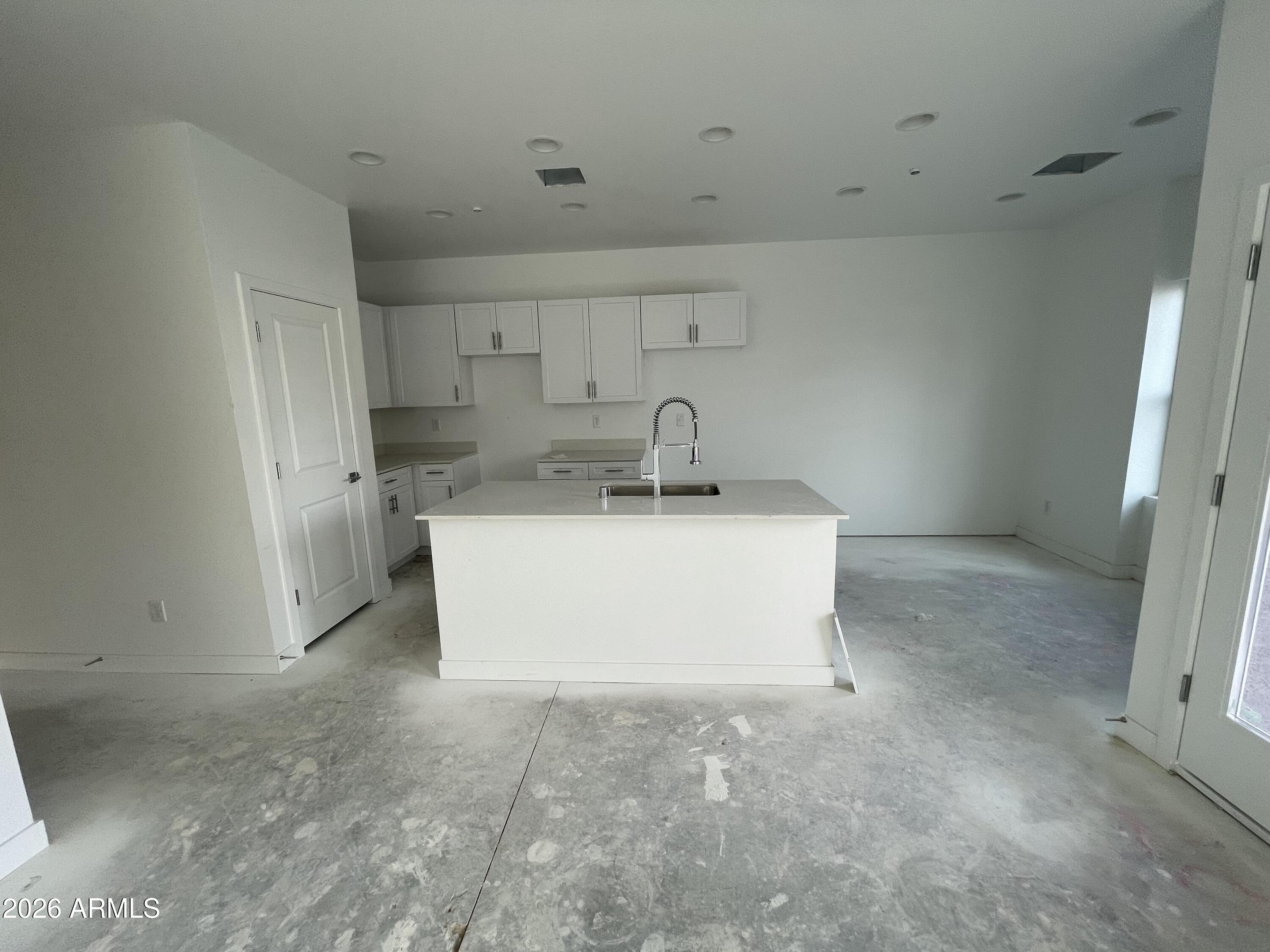 602 E WILLETTA Street