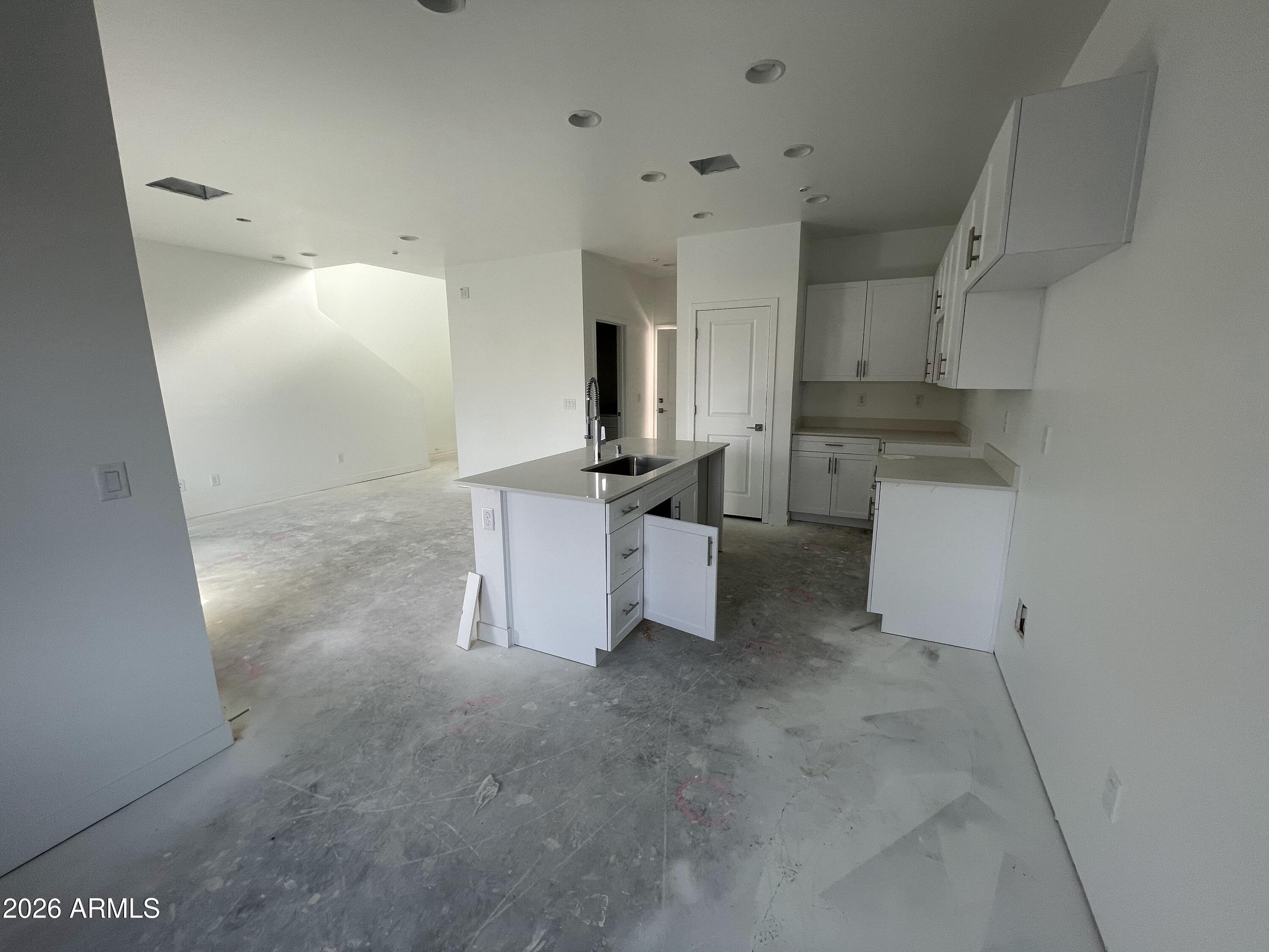 602 E WILLETTA Street