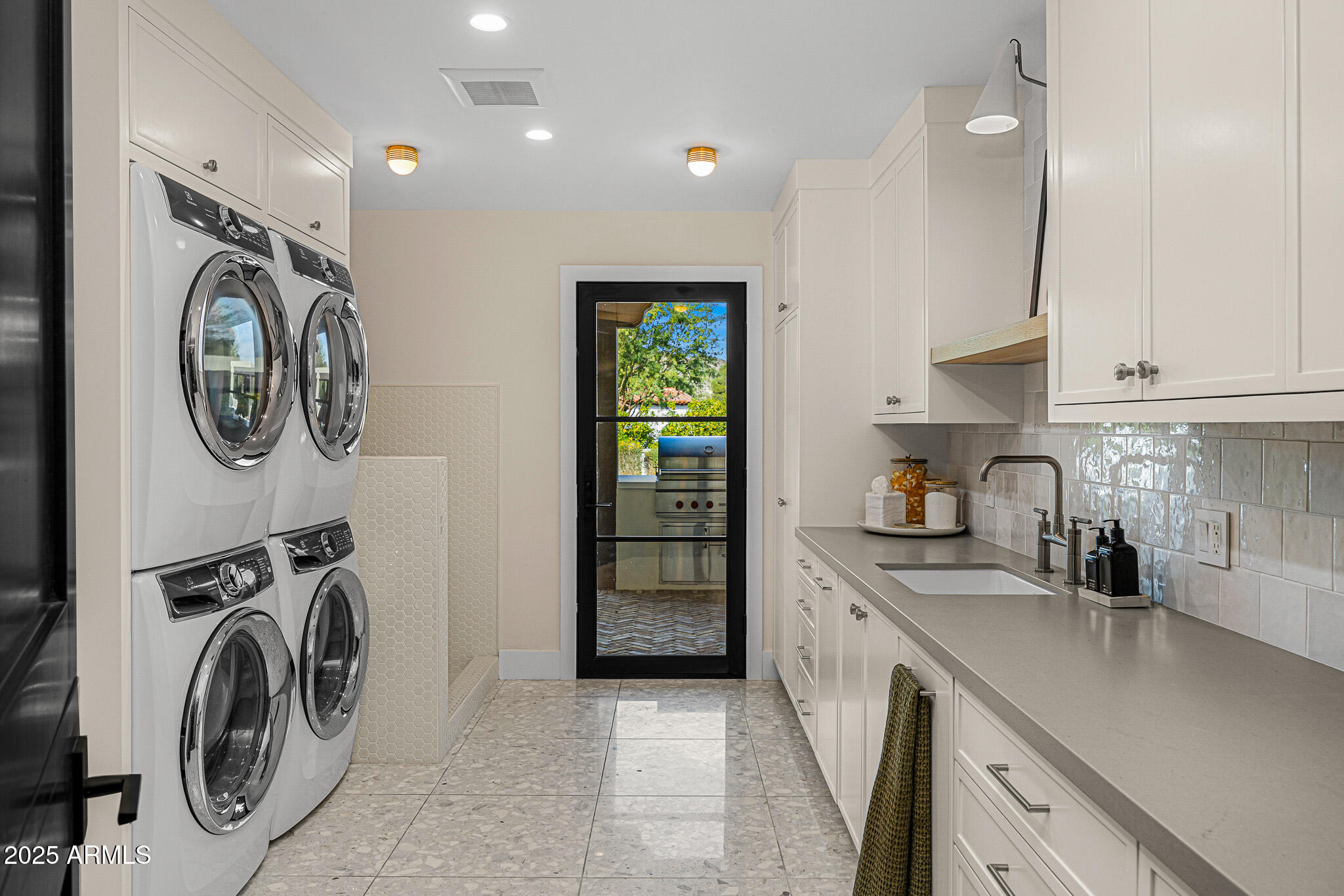 6200 E NAUMANN Drive