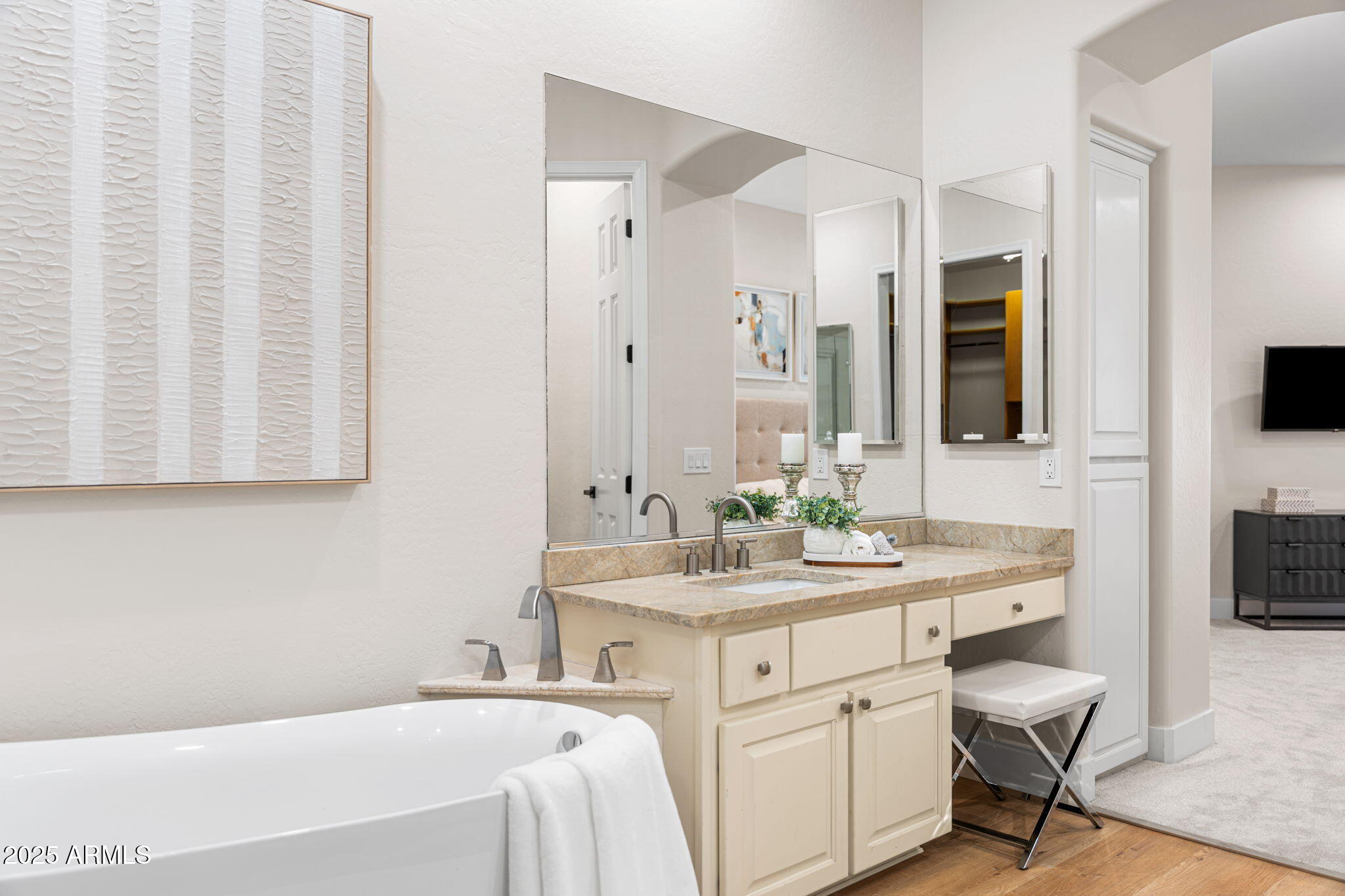 7266 E DEL ACERO Drive