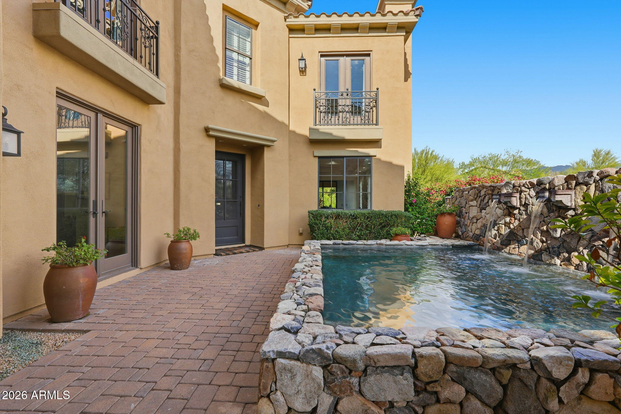 9832 E EDGESTONE Drive